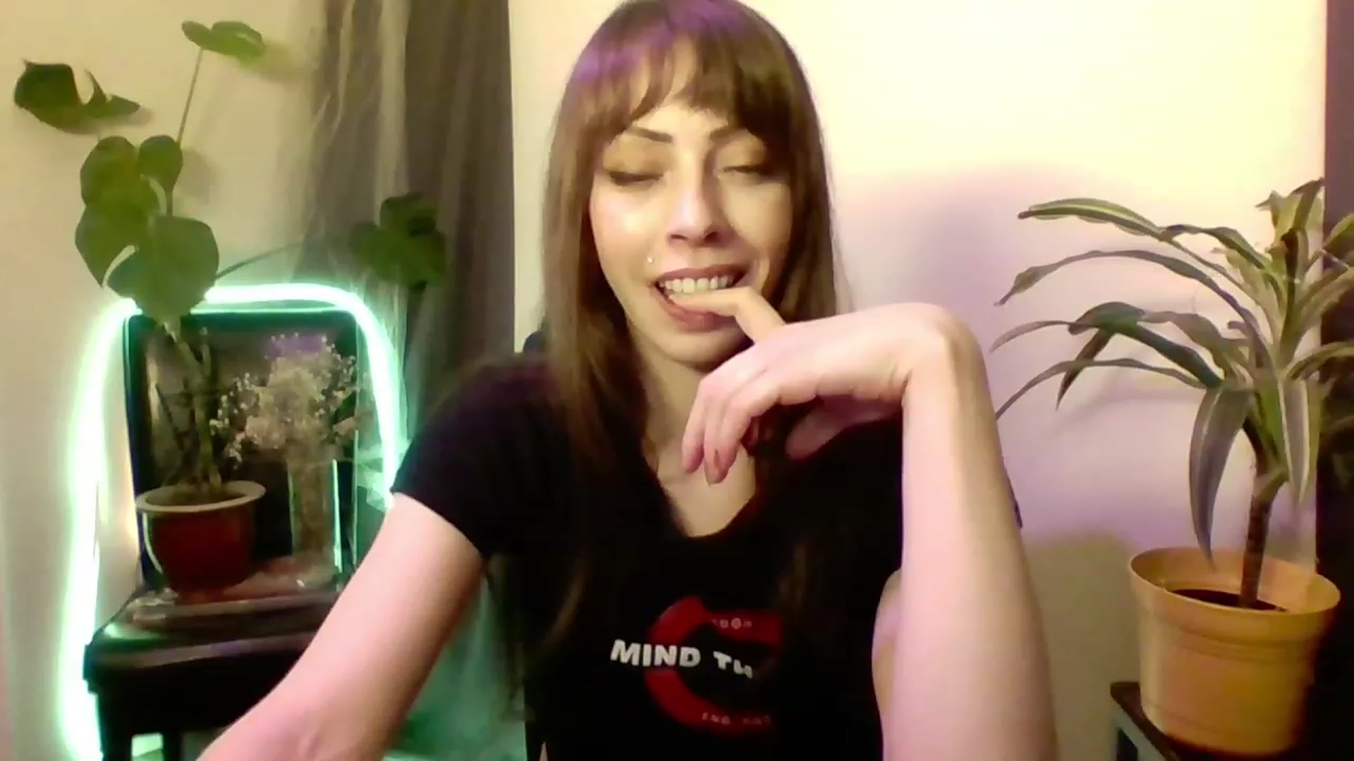 Gallery image thumbnail from cutemuse's myfreecams stream on, 12/15/2022, 04:33 image 15 of 20