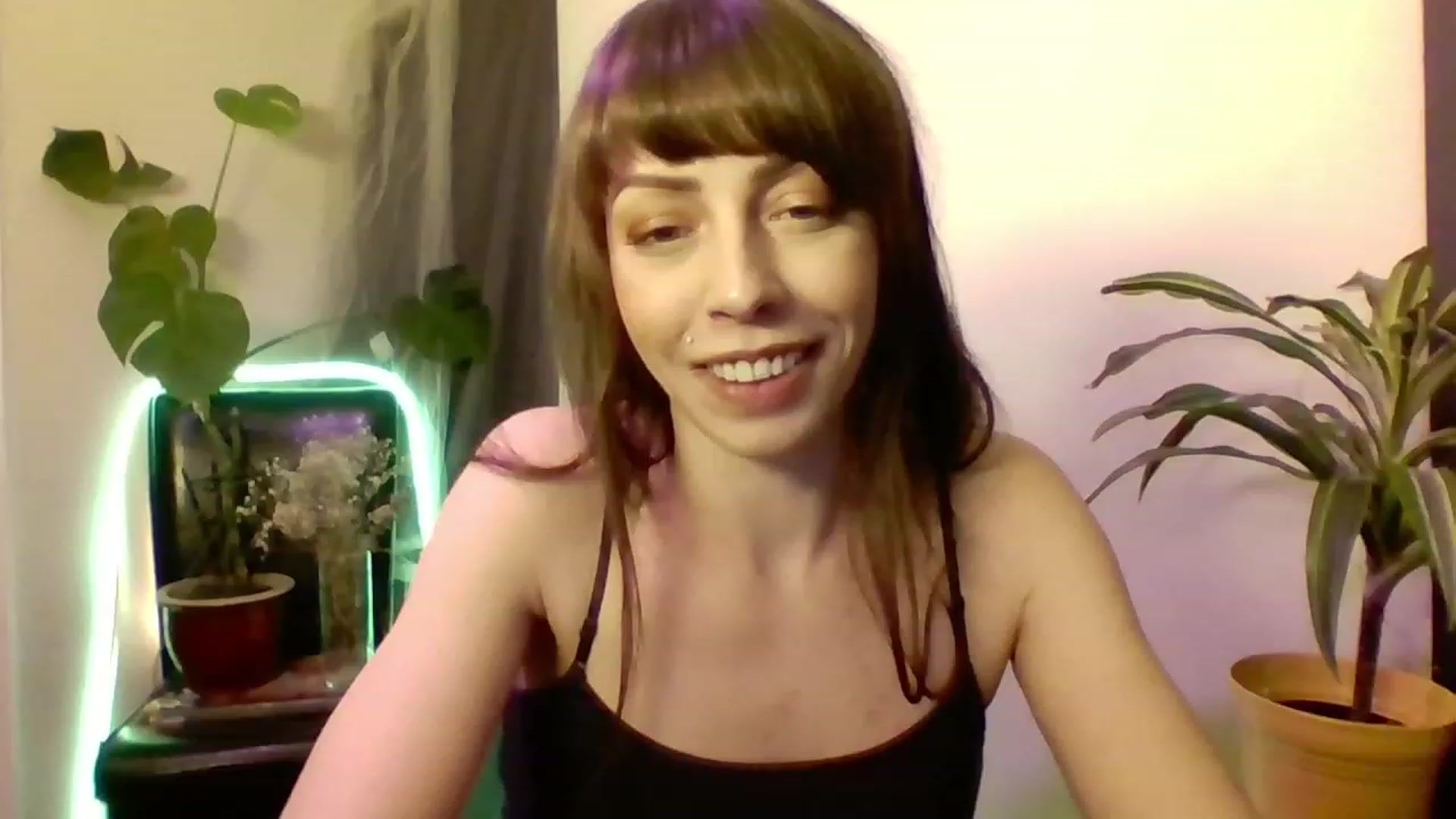 Gallery image thumbnail from cutemuse's myfreecams stream on, 12/16/2022, 06:45 image 16 of 20