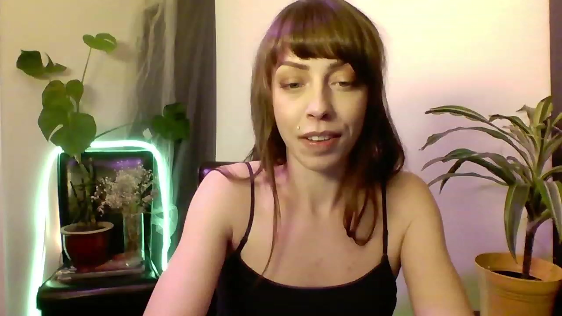 Gallery image thumbnail from cutemuse's myfreecams stream on, 12/16/2022, 06:45 image 11 of 20