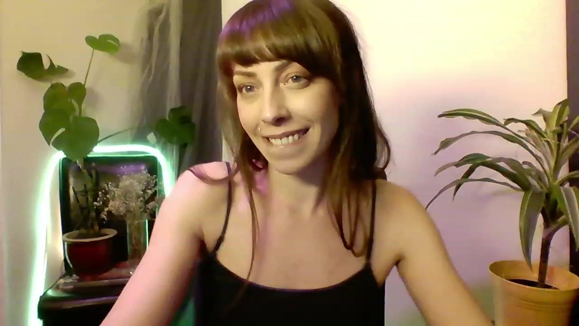 Gallery image thumbnail from cutemuse's myfreecams stream on, 12/16/2022, 06:45 image 12 of 20
