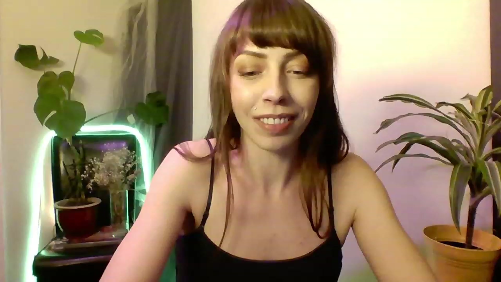 Gallery image thumbnail from cutemuse's myfreecams stream on, 12/16/2022, 06:45 image 13 of 20