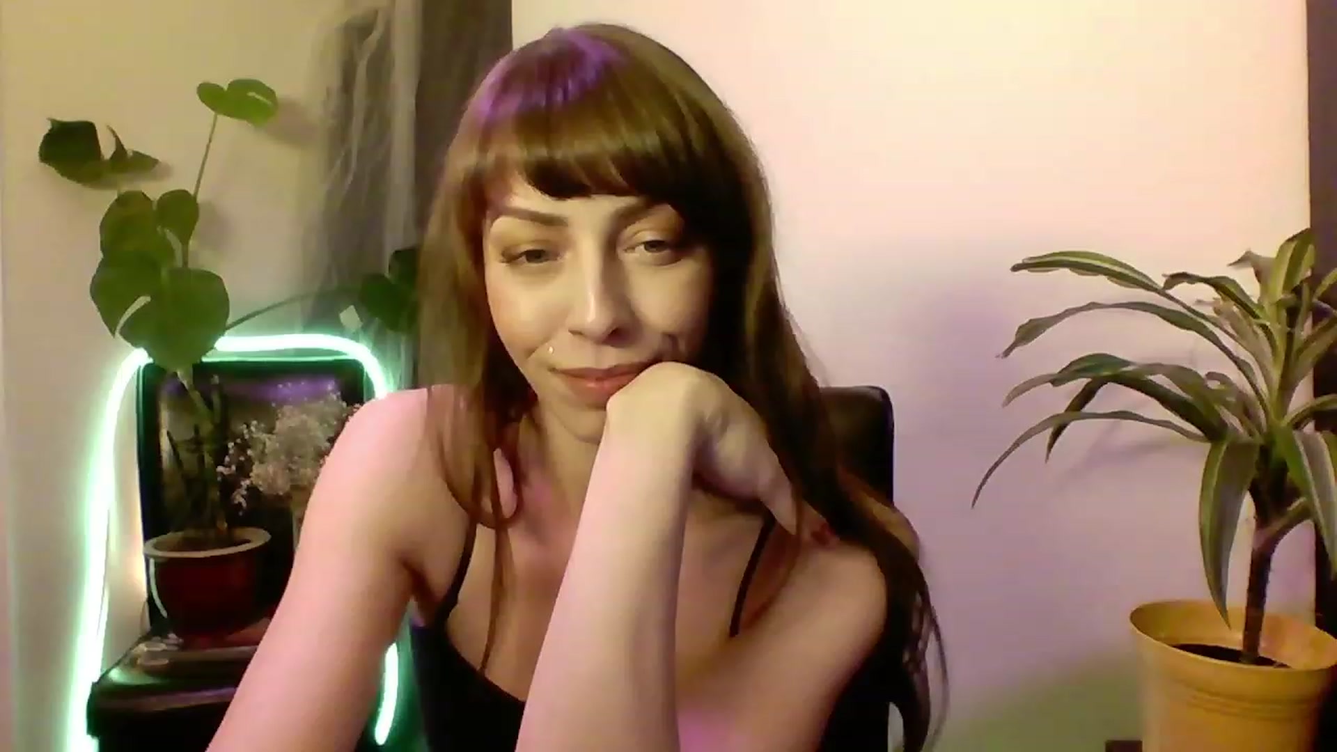 Gallery image thumbnail from cutemuse's myfreecams stream on, 12/16/2022, 06:45 image 1 of 20