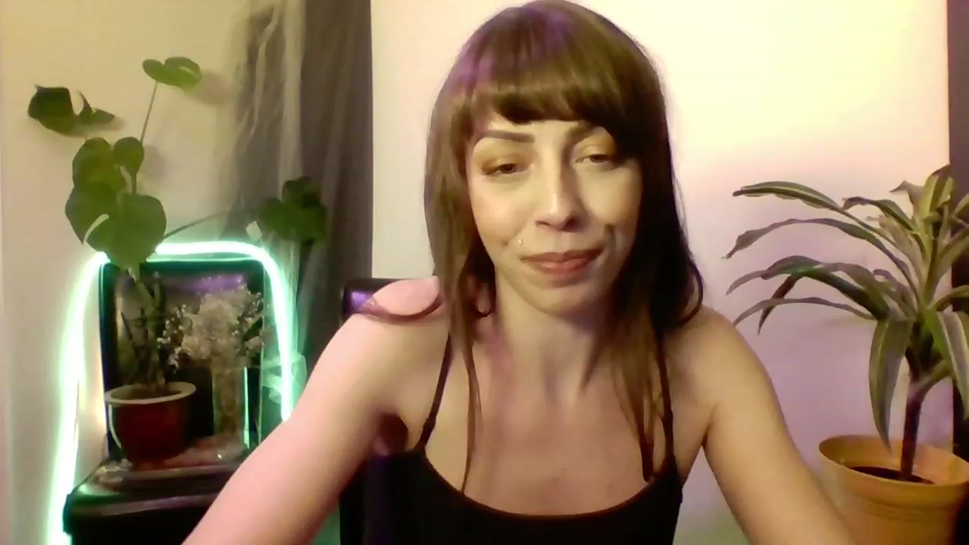 Gallery image thumbnail from cutemuse's myfreecams stream on, 12/16/2022, 06:45 image 17 of 20