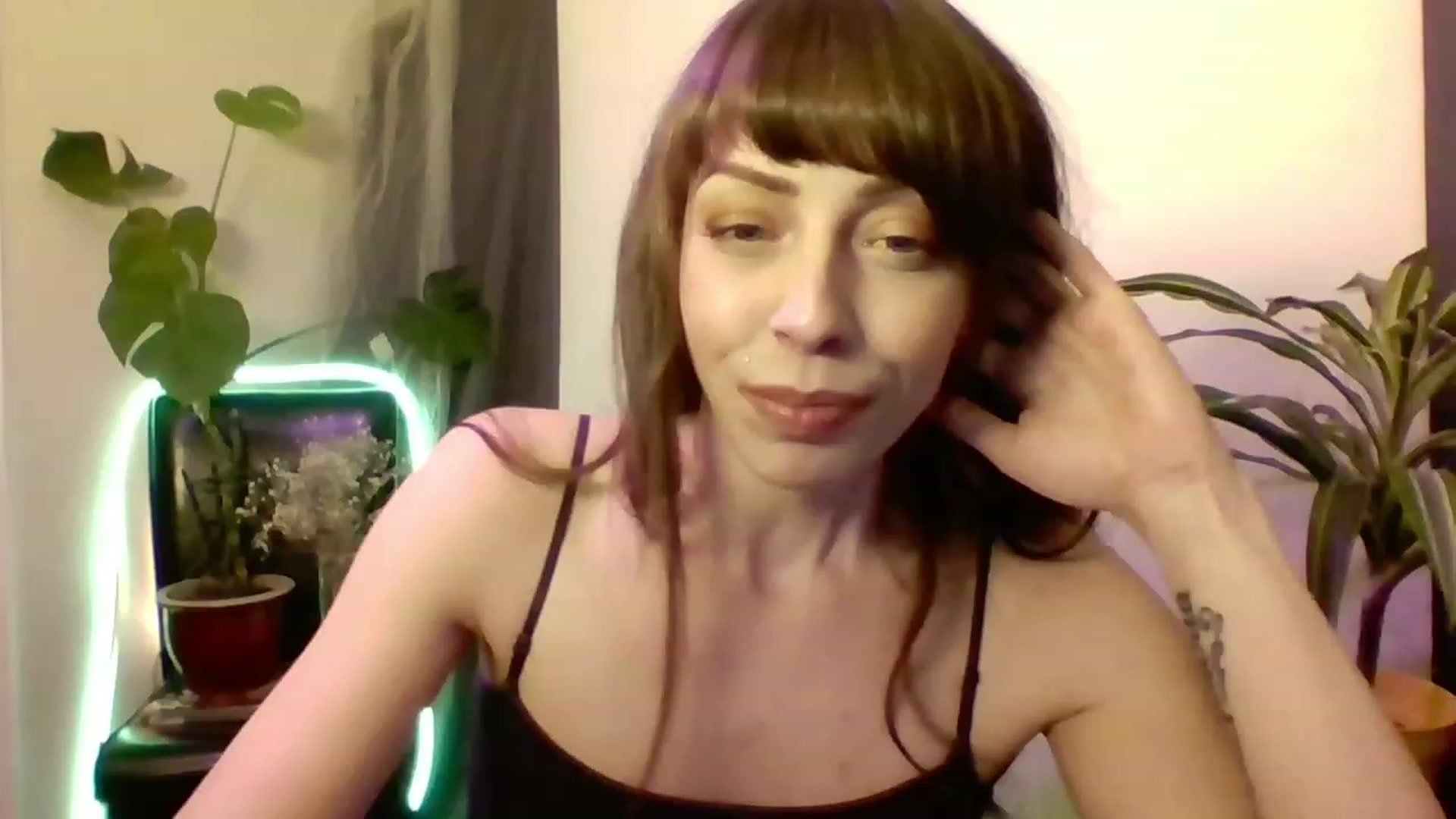Gallery image thumbnail from cutemuse's myfreecams stream on, 12/16/2022, 06:45 image 18 of 20