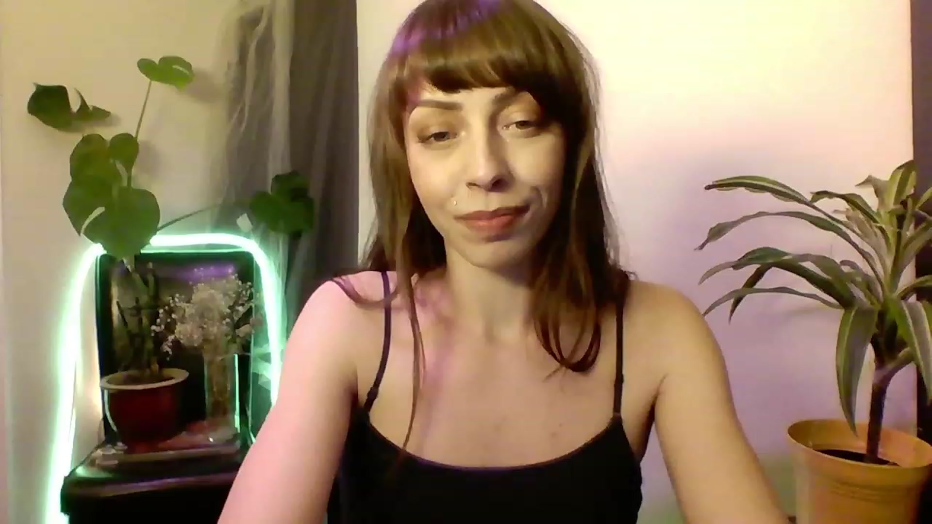 Gallery image thumbnail from cutemuse's myfreecams stream on, 12/16/2022, 06:45 image 9 of 20
