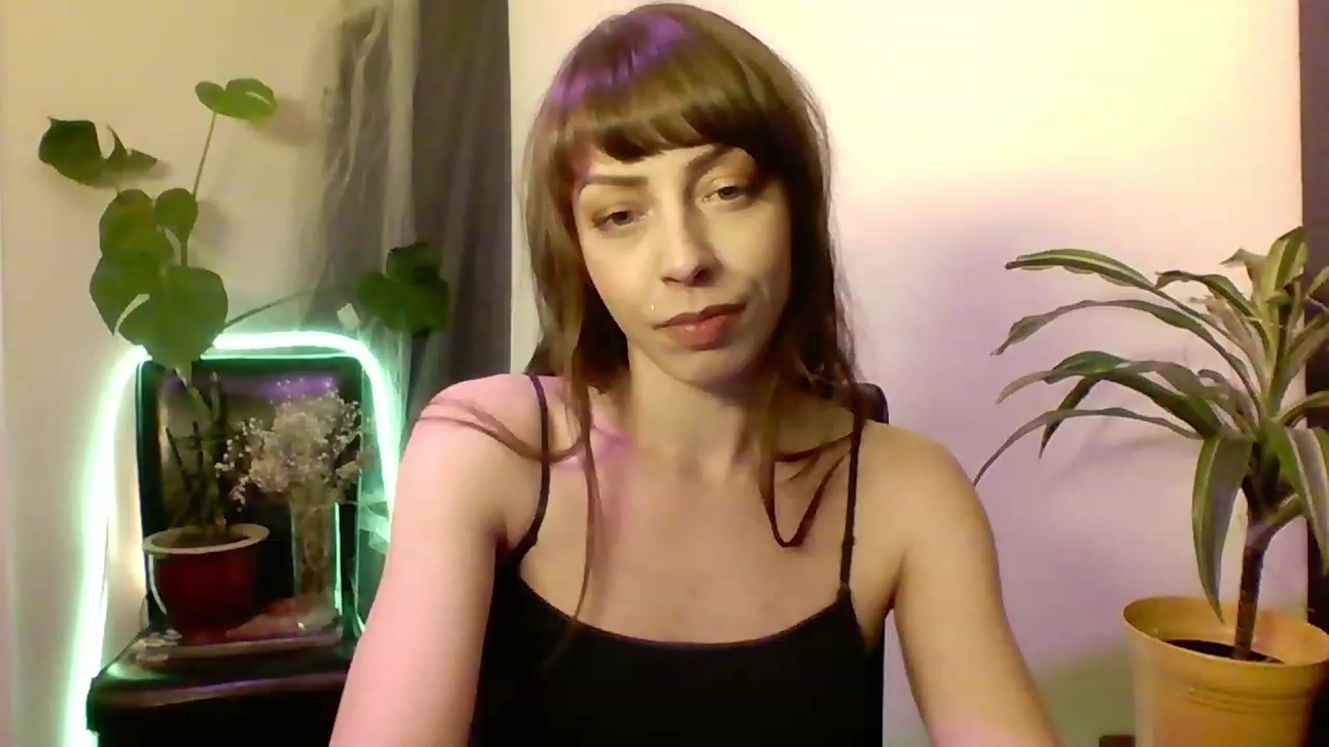Gallery image thumbnail from cutemuse's myfreecams stream on, 12/16/2022, 06:45 image 3 of 20