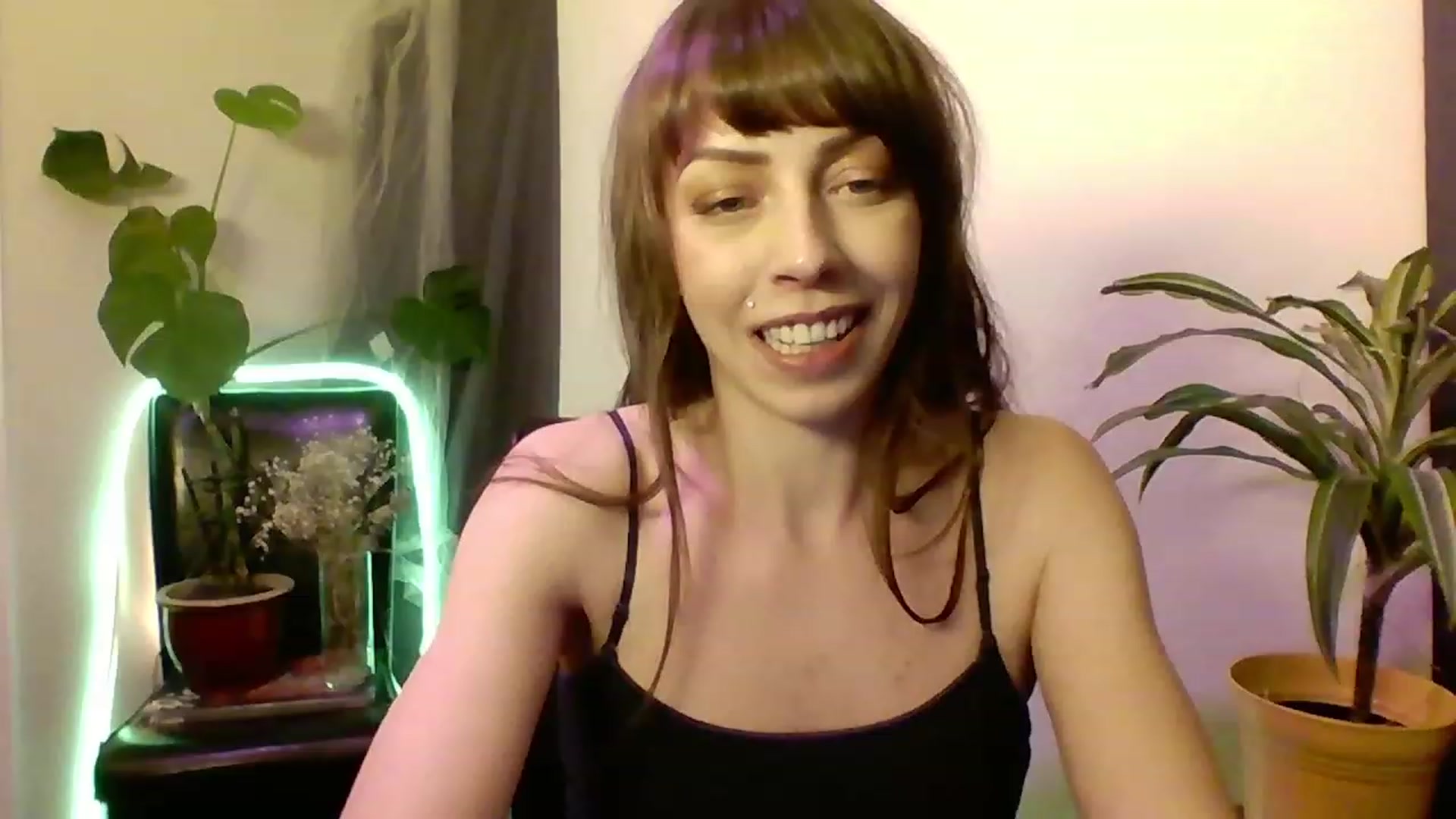 Gallery image thumbnail from cutemuse's myfreecams stream on, 12/16/2022, 06:45 image 4 of 20