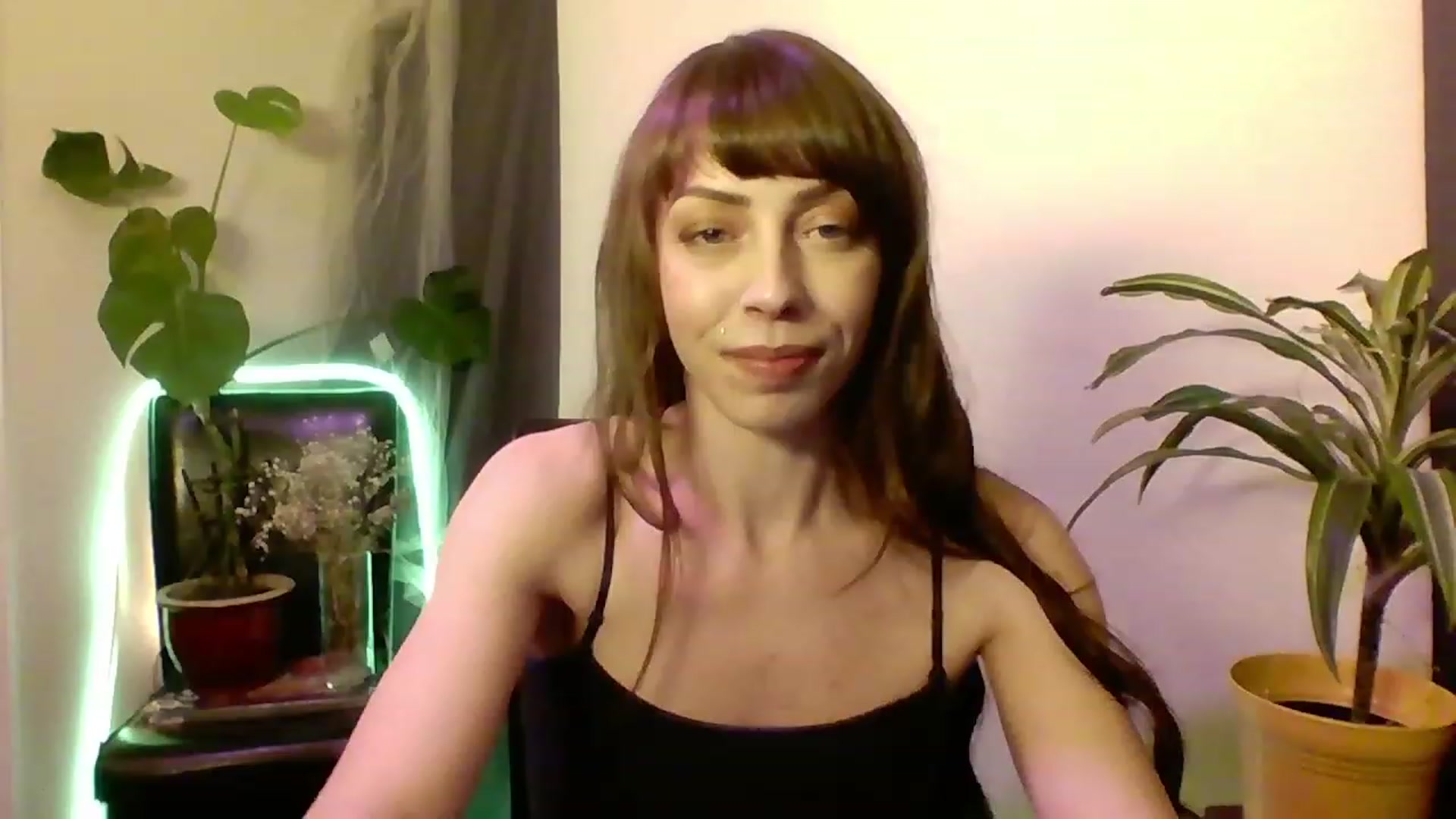 Gallery image thumbnail from cutemuse's myfreecams stream on, 12/16/2022, 06:45 image 2 of 20