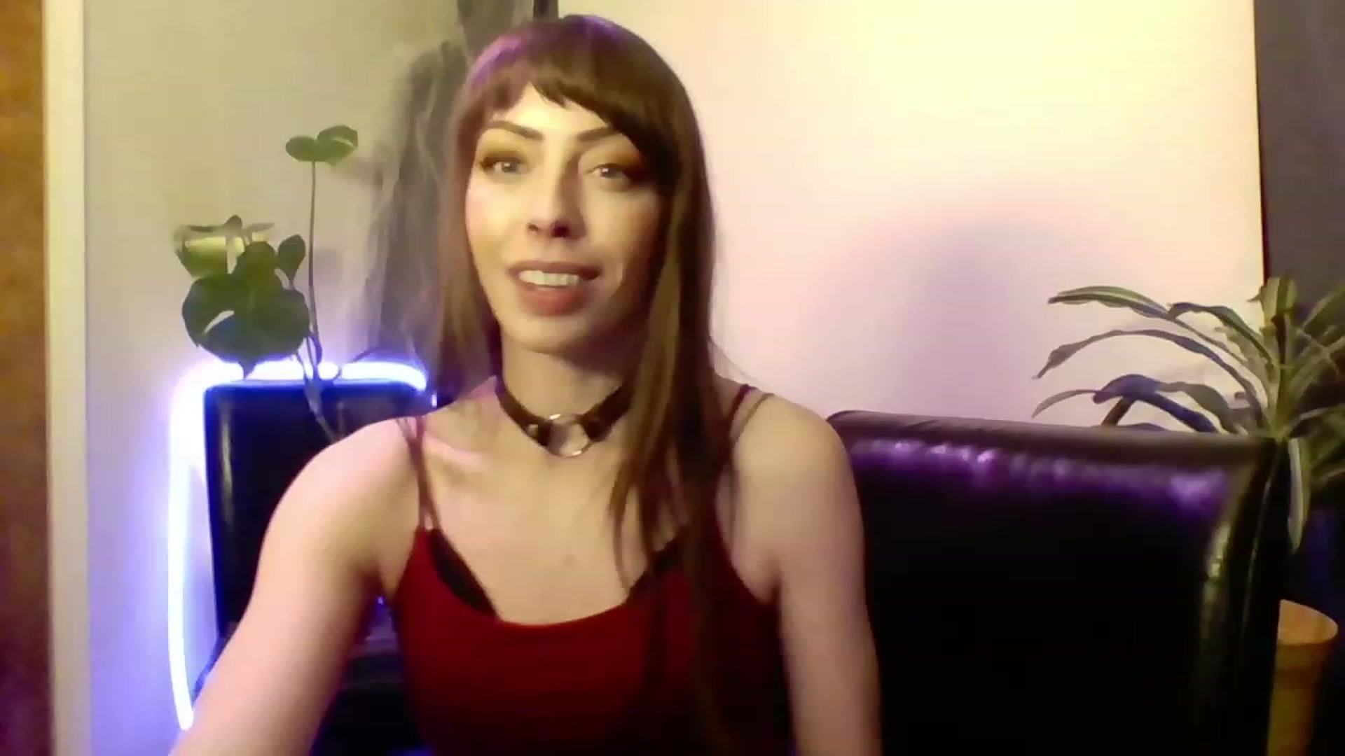 Gallery image thumbnail from cutemuse's myfreecams stream on, 12/17/2022, 23:52 image 6 of 20