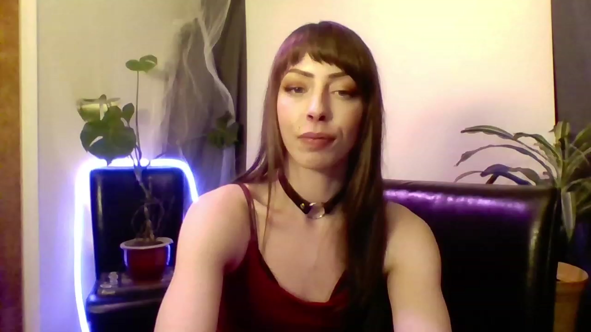 Gallery image thumbnail from cutemuse's myfreecams stream on, 12/17/2022, 23:52 image 17 of 20