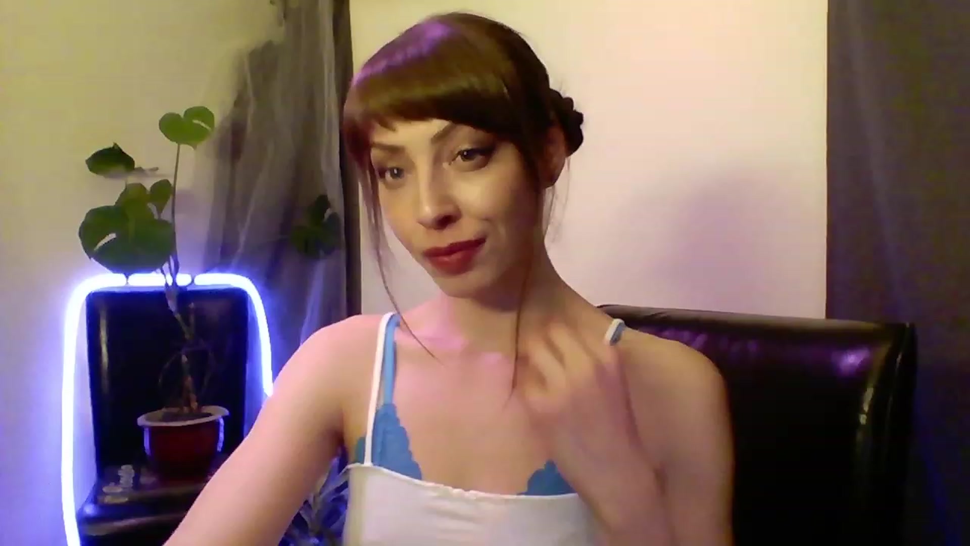 Gallery image thumbnail from cutemuse's myfreecams stream on, 12/20/2022, 04:12 image 1 of 20