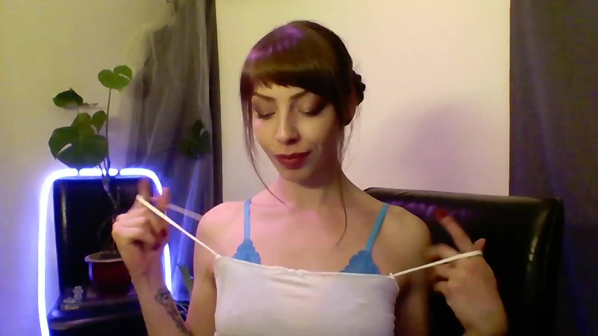 Gallery image thumbnail from cutemuse's myfreecams stream on, 12/20/2022, 04:12 image 3 of 20