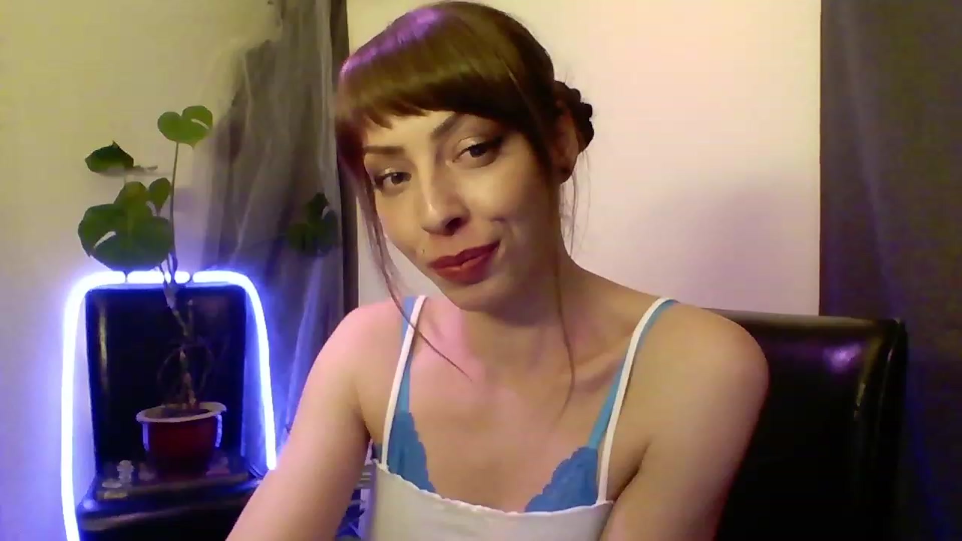 Gallery image thumbnail from cutemuse's myfreecams stream on, 12/20/2022, 04:12 image 2 of 20