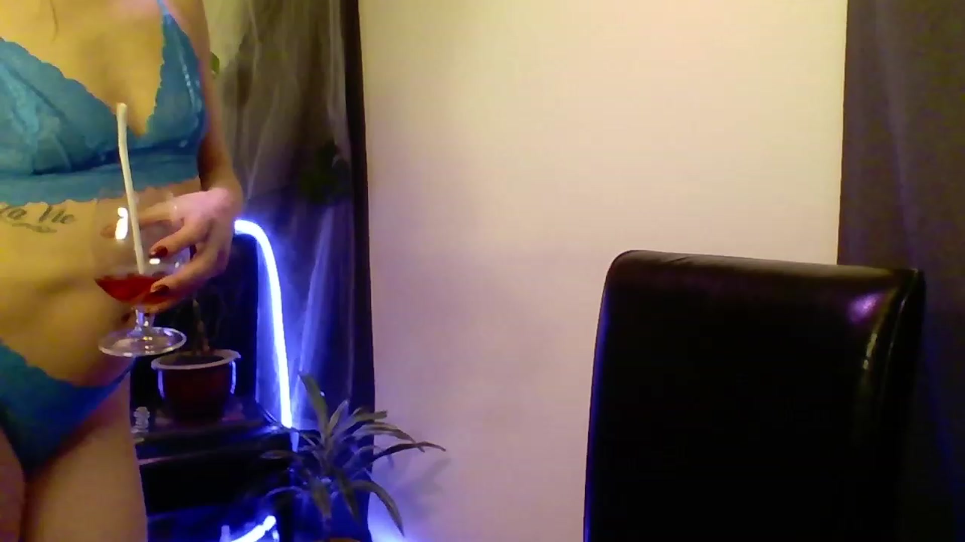 Gallery image thumbnail from cutemuse's myfreecams stream on, 12/20/2022, 04:12 image 16 of 20
