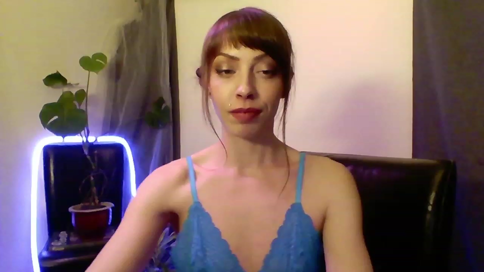 Gallery image thumbnail from cutemuse's myfreecams stream on, 12/20/2022, 04:12 image 4 of 20