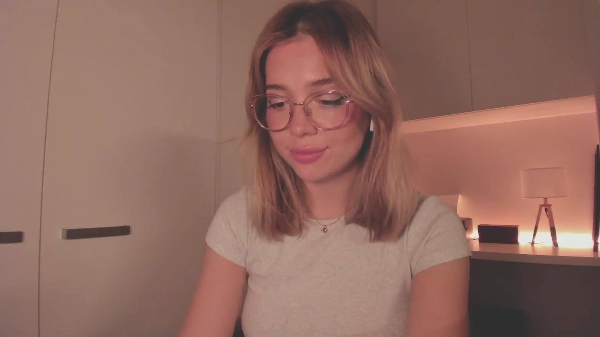 Gallery image thumbnail from cutiee's myfreecams stream on, 04/15/2025, 12:23 image 14 of 20