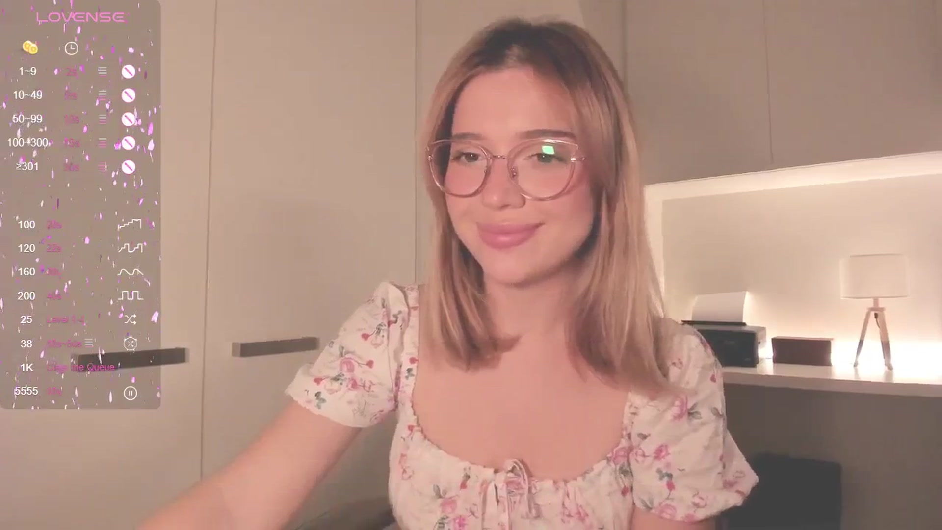 Gallery image thumbnail from cutiee's myfreecams stream on, 04/29/2025, 07:32 image 3 of 20