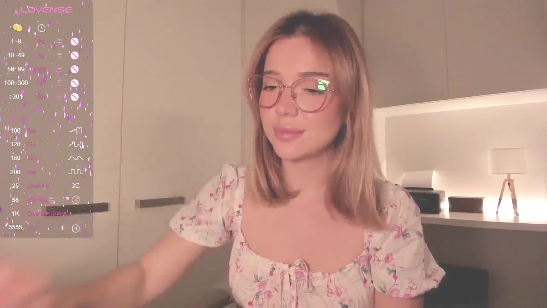 Gallery image thumbnail from cutiee's myfreecams stream on, 04/29/2025, 07:32 image 2 of 20