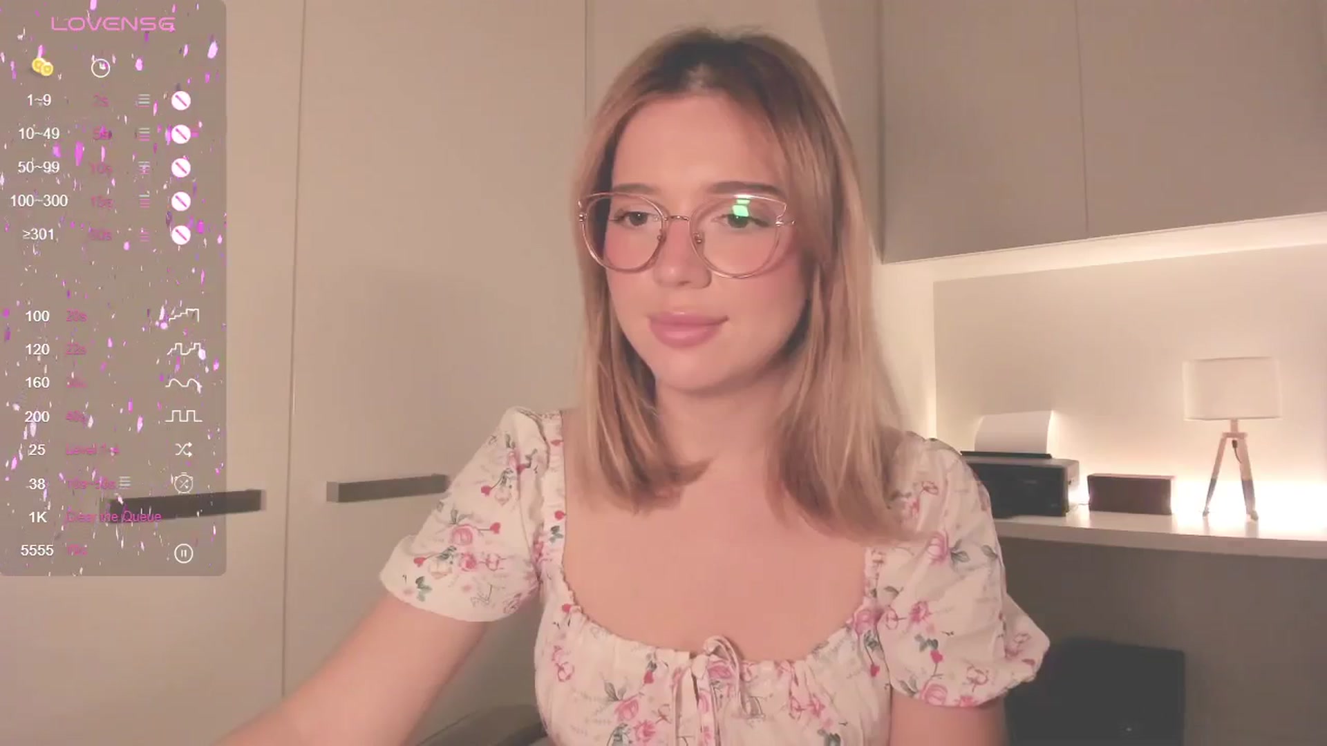 Gallery image thumbnail from cutiee's myfreecams stream on, 04/29/2025, 07:32 image 6 of 20