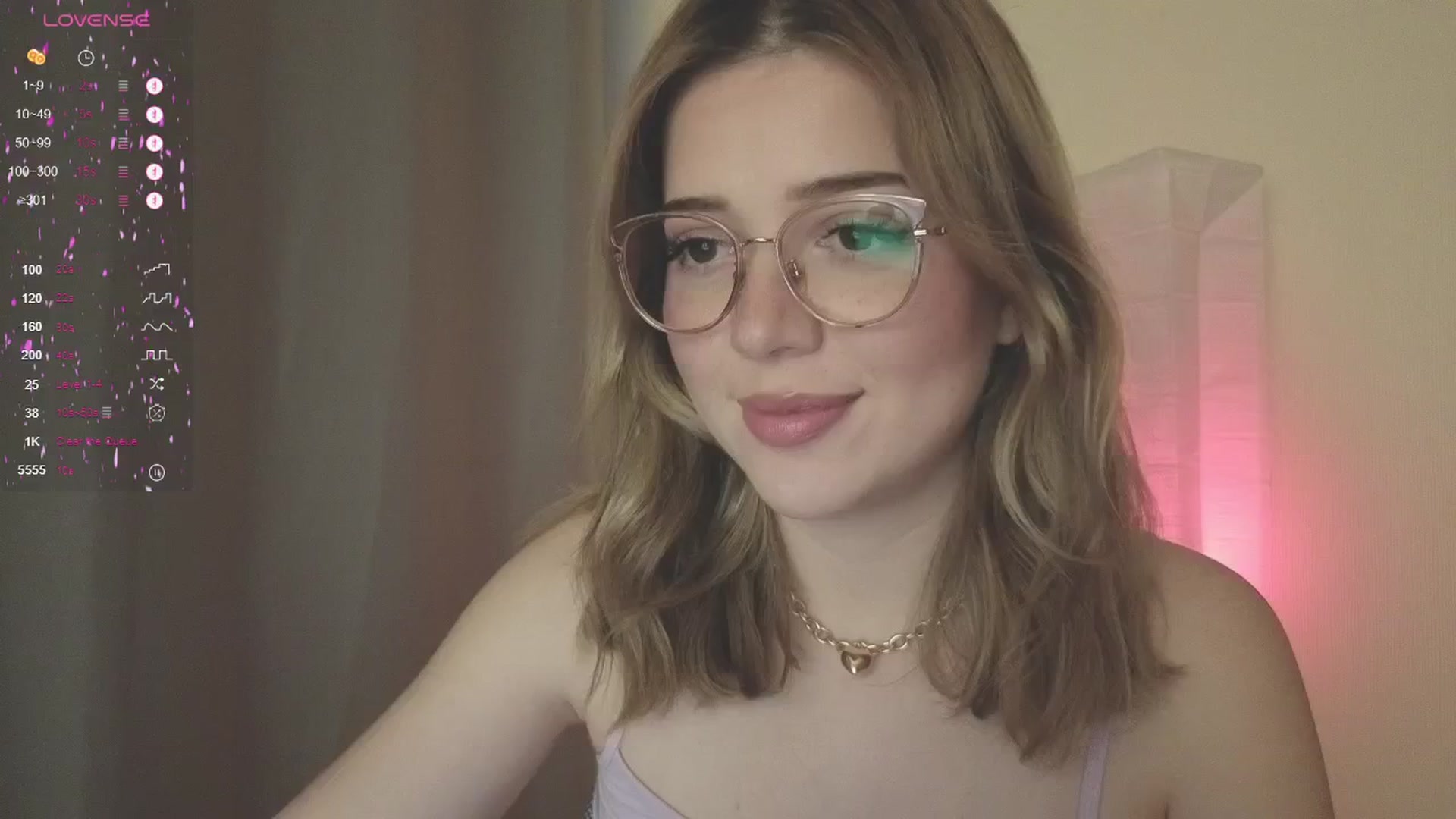 Gallery image thumbnail from cutiee's myfreecams stream on, 05/19/2025, 18:02 image 6 of 20