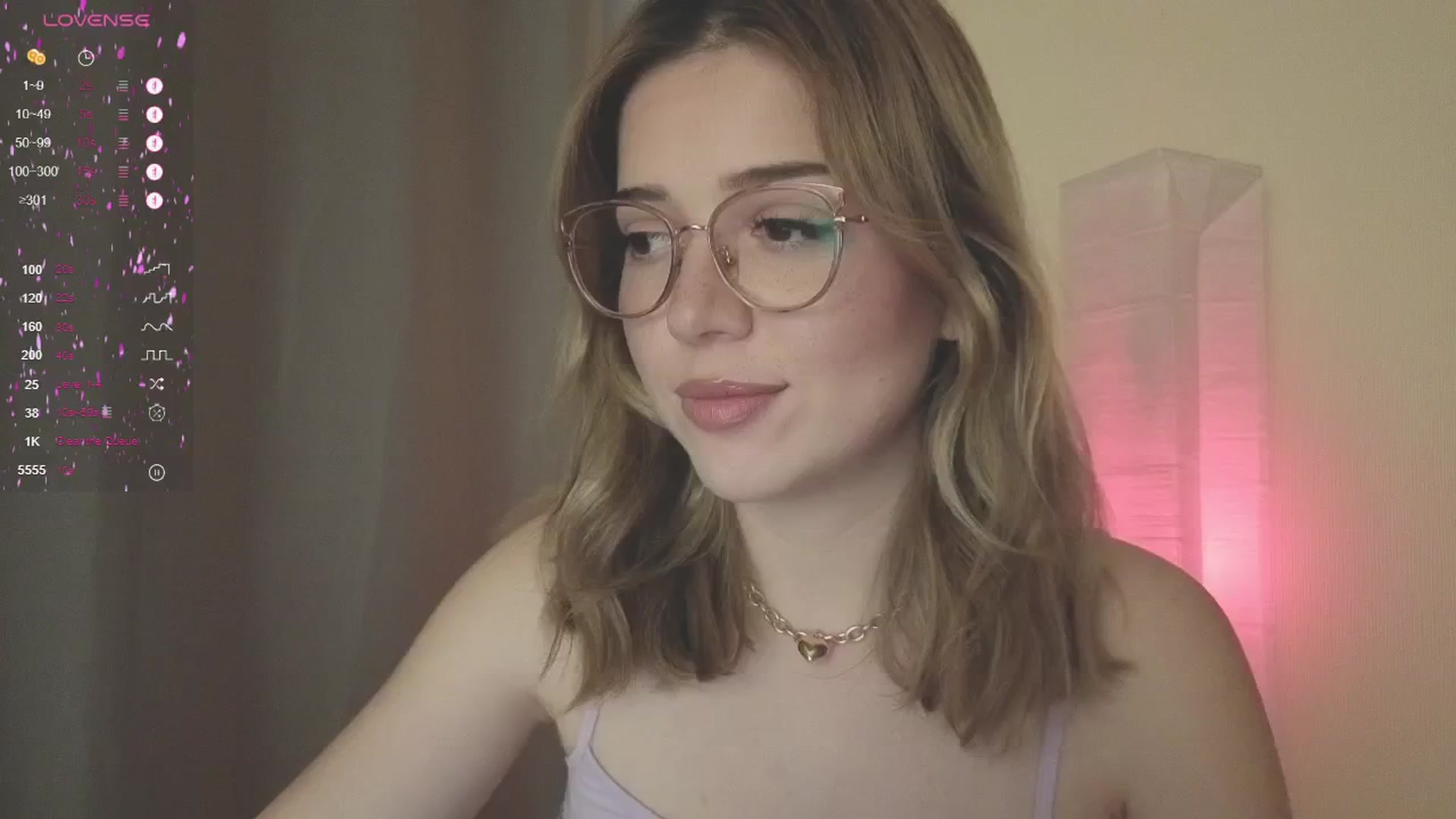 Gallery image thumbnail from cutiee's myfreecams stream on, 05/19/2025, 18:02 image 5 of 20