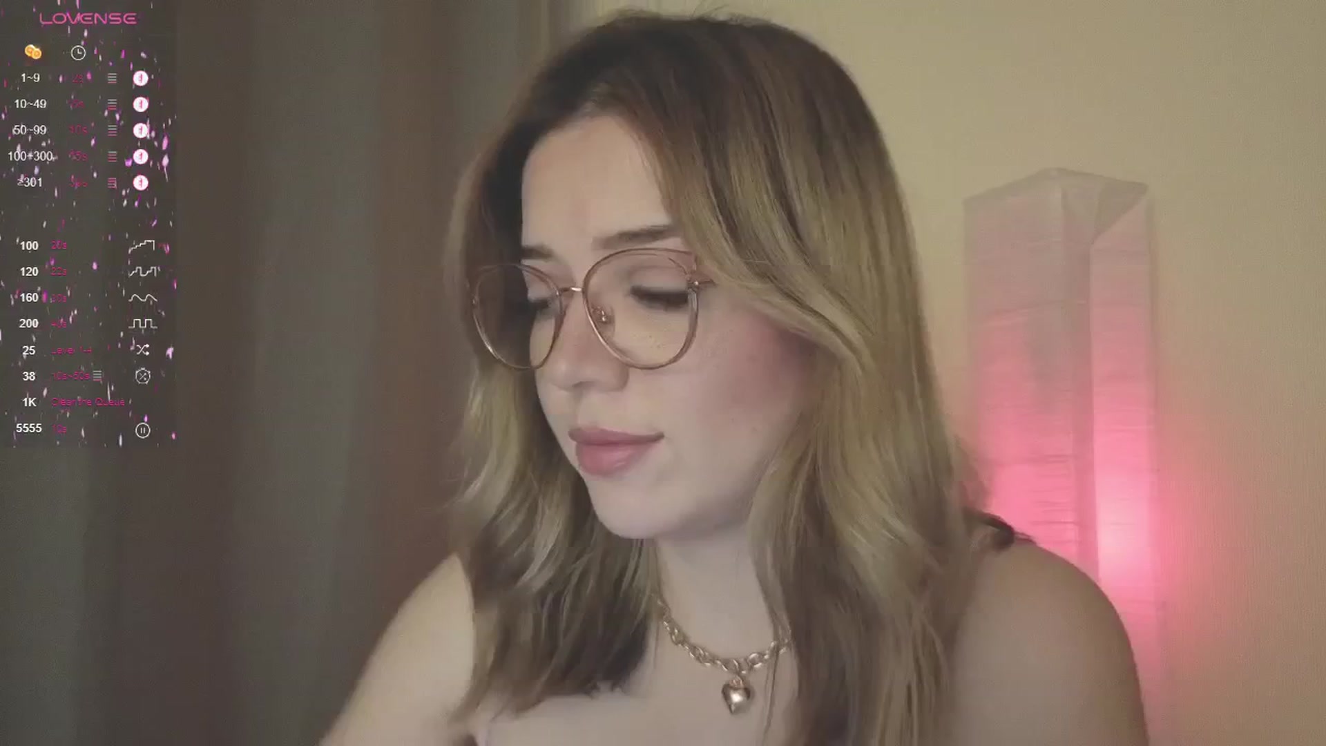 Gallery image thumbnail from cutiee's myfreecams stream on, 05/19/2025, 18:28 image 1 of 20