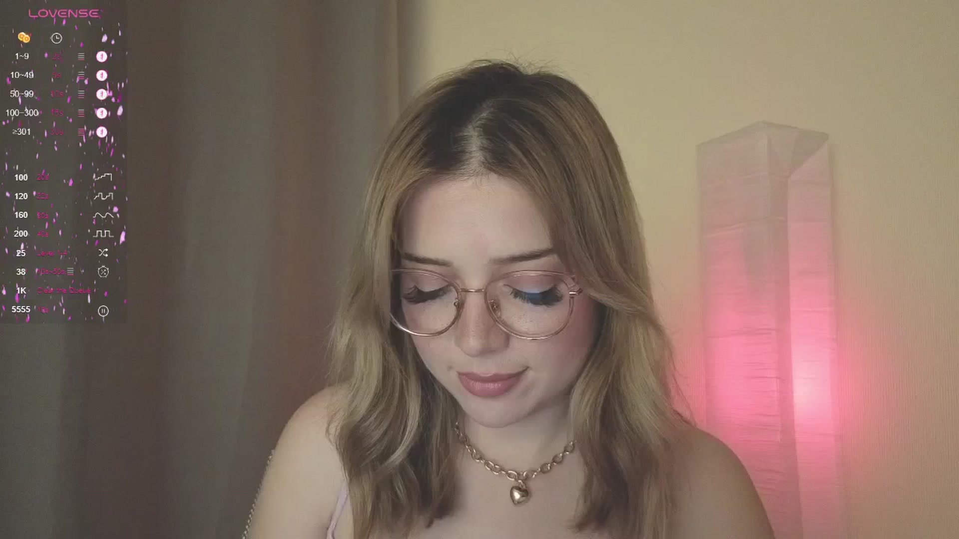 Gallery image thumbnail from cutiee's myfreecams stream on, 05/19/2025, 18:28 image 12 of 20