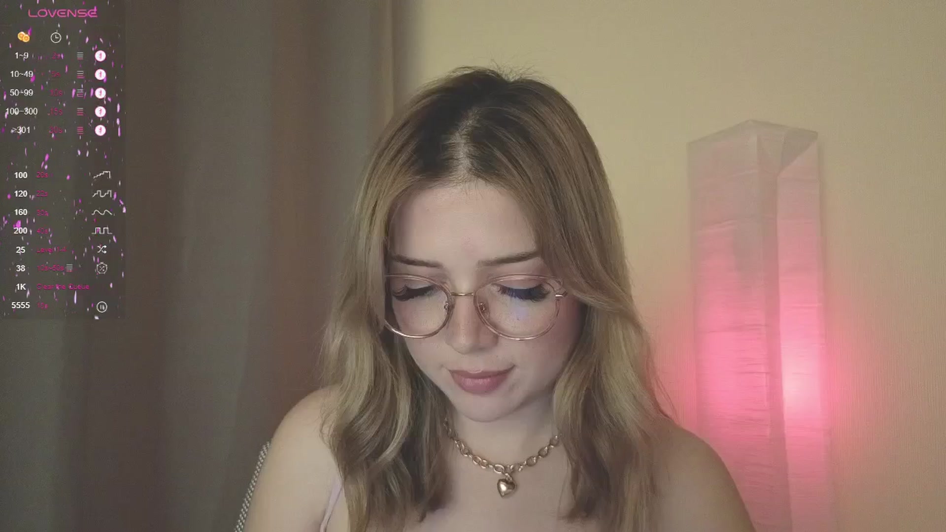 Gallery image thumbnail from cutiee's myfreecams stream on, 05/19/2025, 18:28 image 15 of 20