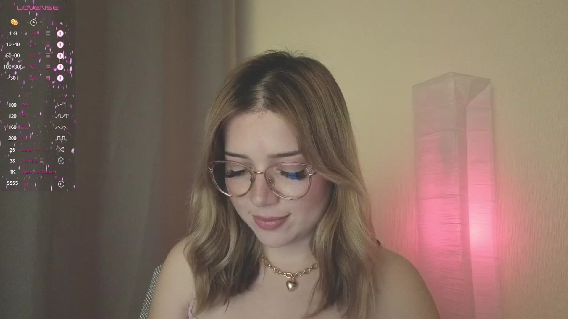 Gallery image thumbnail from cutiee's myfreecams stream on, 05/19/2025, 18:28 image 4 of 20