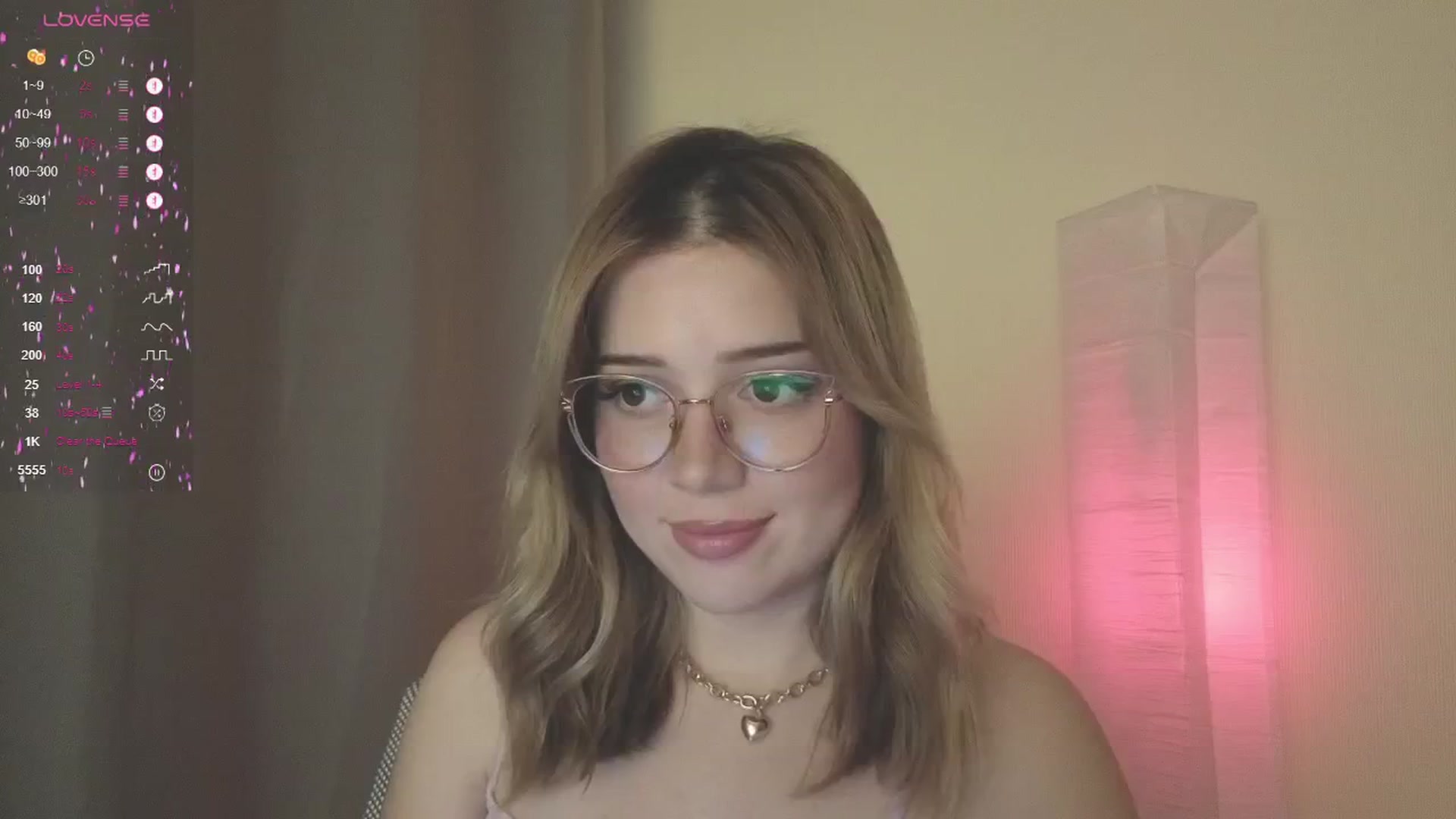 Gallery image thumbnail from cutiee's myfreecams stream on, 05/19/2025, 18:28 image 3 of 20