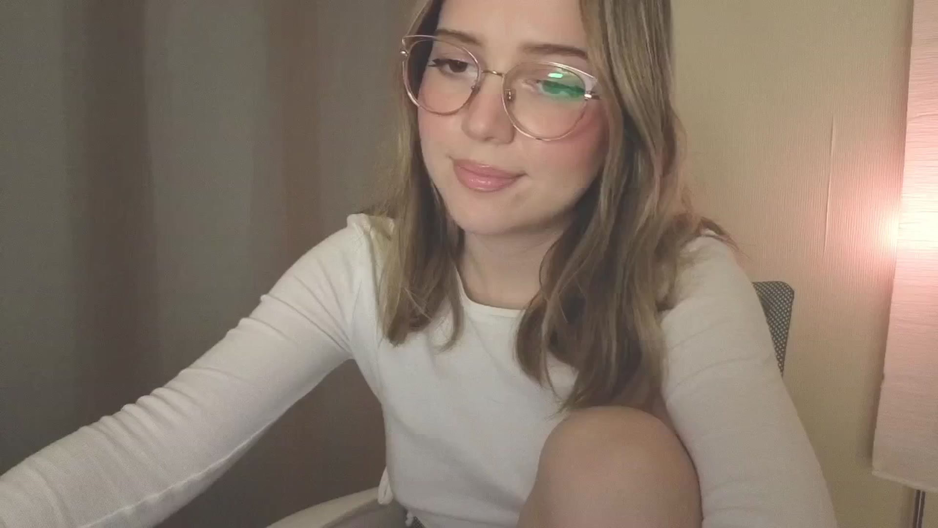 Gallery image thumbnail from cutiee's myfreecams stream on, 06/18/2025, 23:41 image 3 of 20