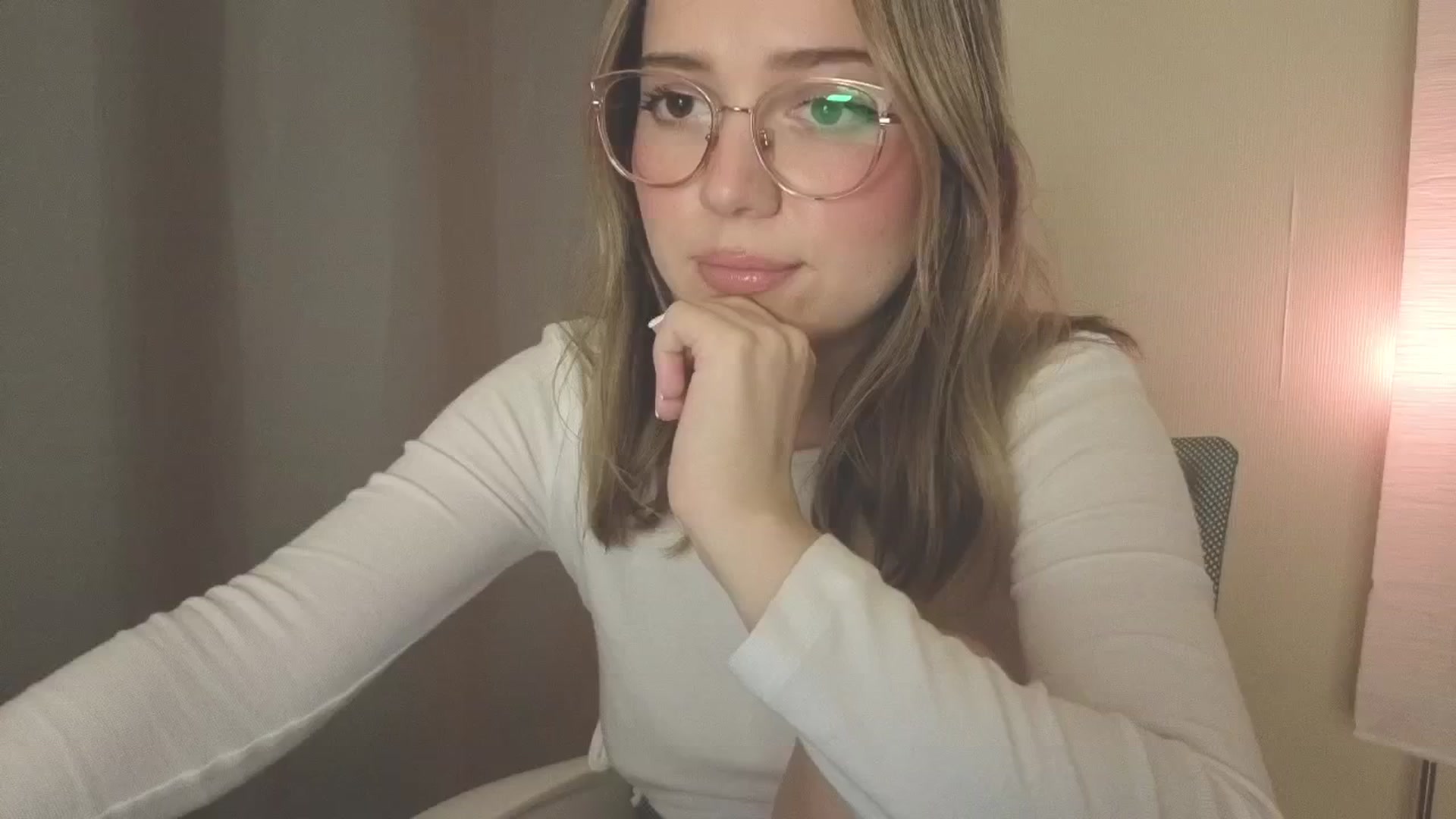 Gallery image thumbnail from cutiee's myfreecams stream on, 06/18/2025, 23:41 image 2 of 20
