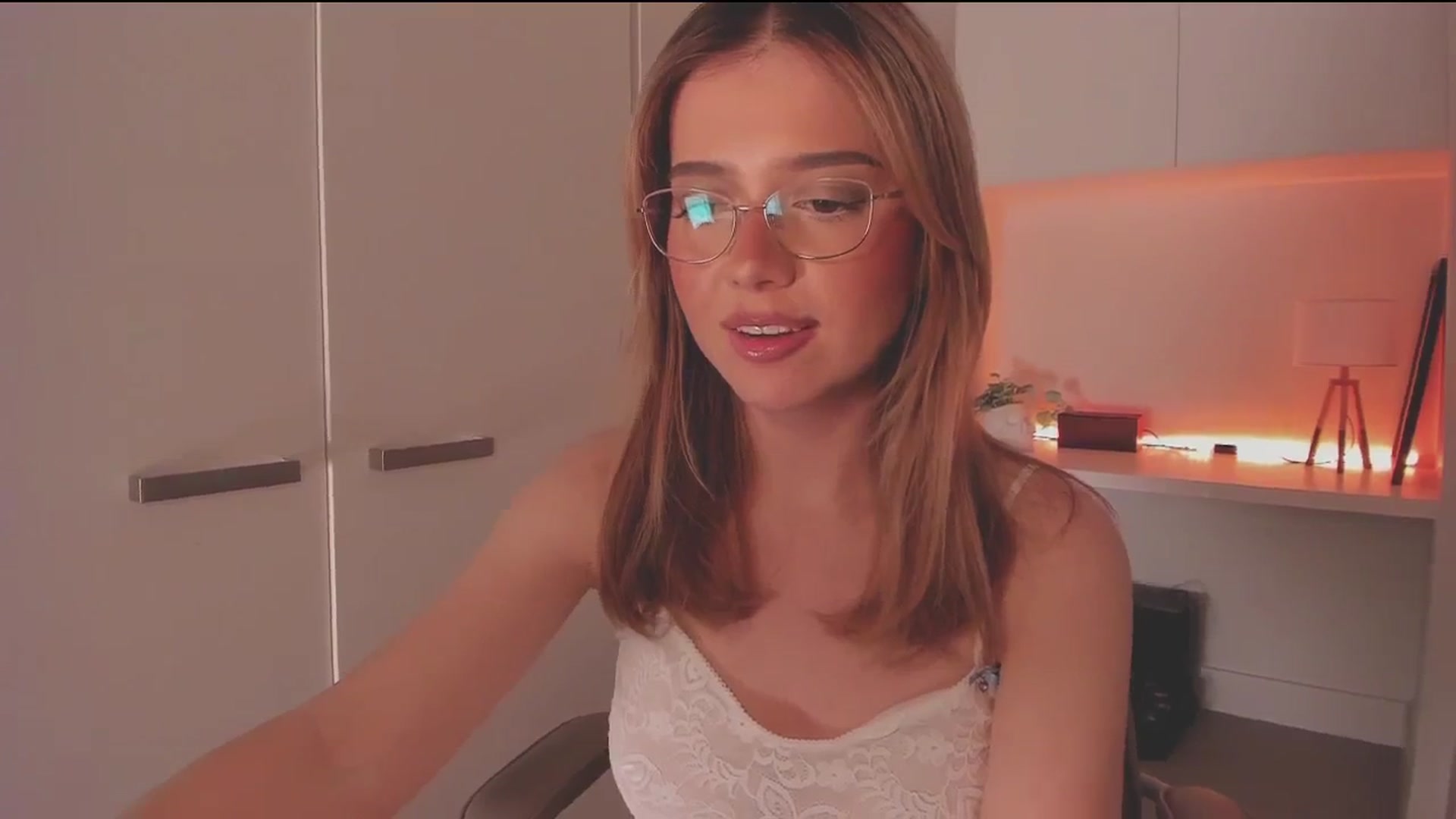 Gallery image thumbnail from cutiee's myfreecams stream on, 09/13/2025, 07:25 image 3 of 20