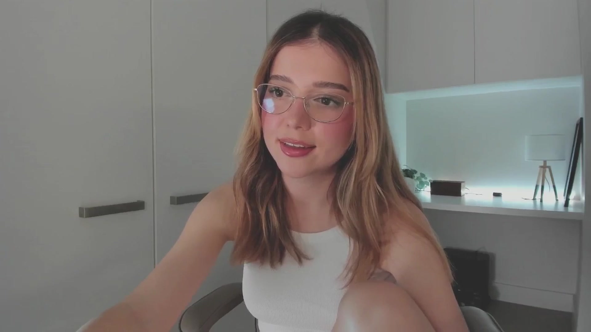 Gallery image thumbnail from cutiee's myfreecams stream on, 10/04/2025, 06:31 image 18 of 20