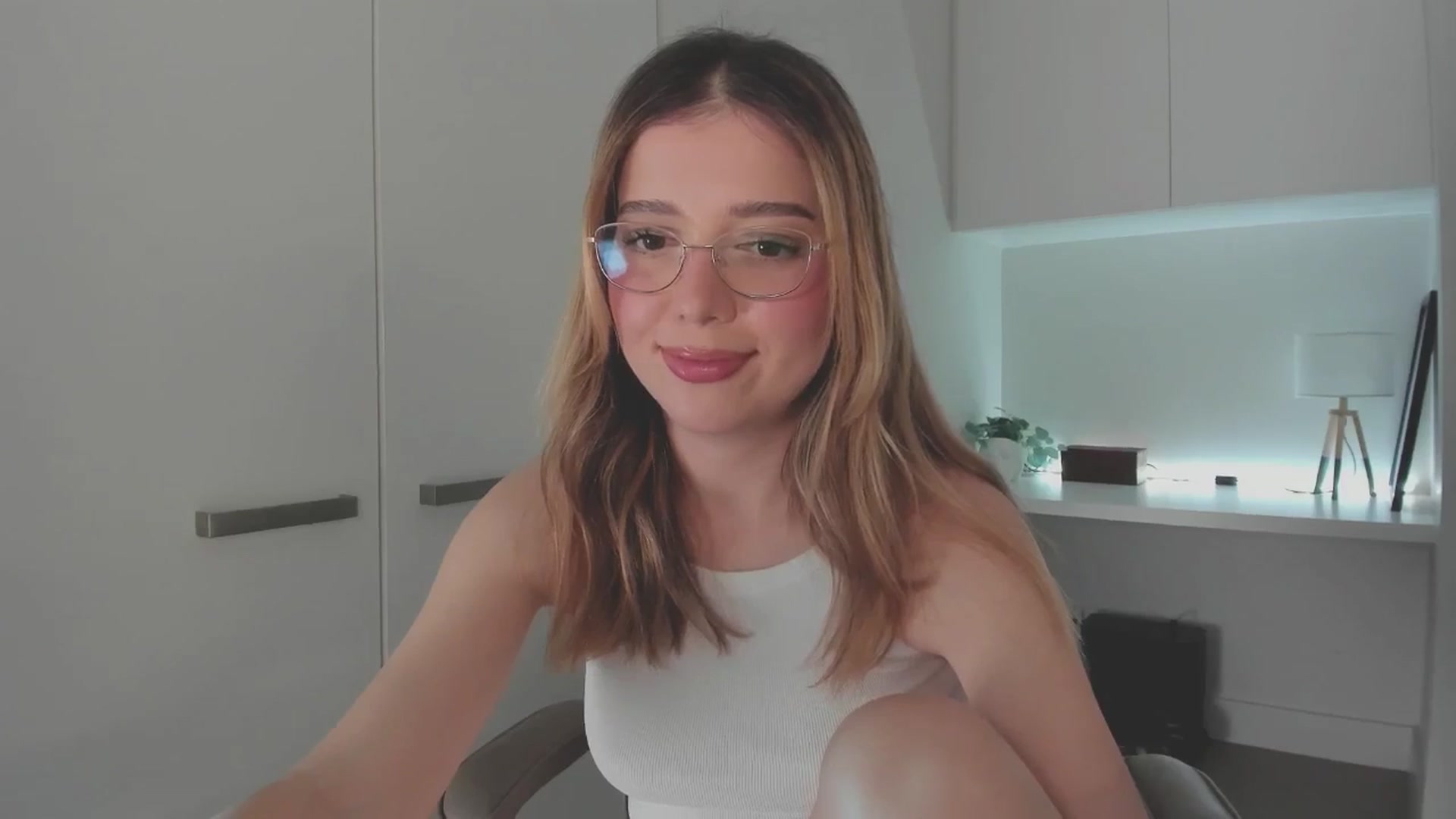 Gallery image thumbnail from cutiee's myfreecams stream on, 10/04/2025, 06:31 image 19 of 20