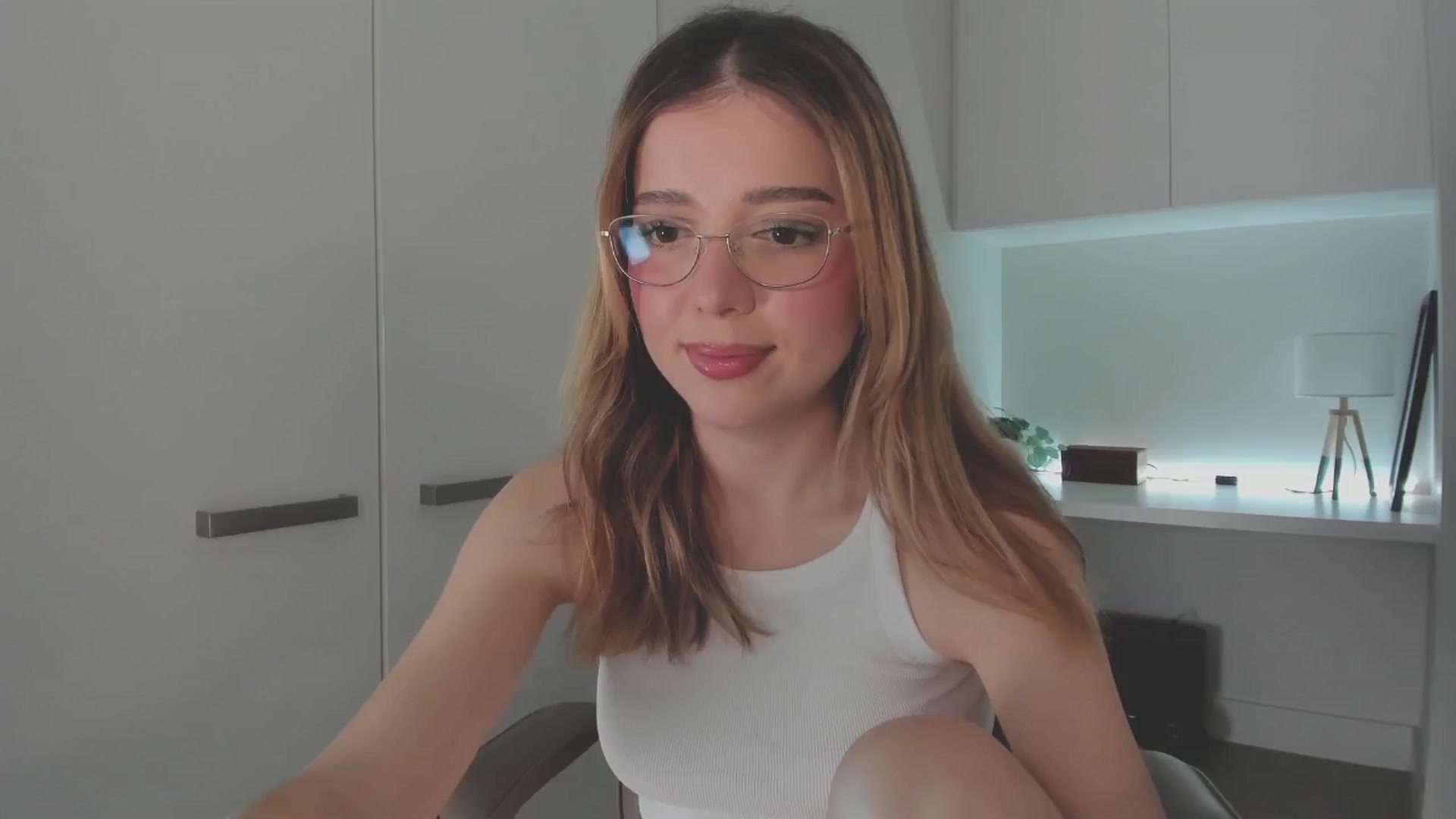 Gallery image thumbnail from cutiee's myfreecams stream on, 10/04/2025, 06:31 image 1 of 20