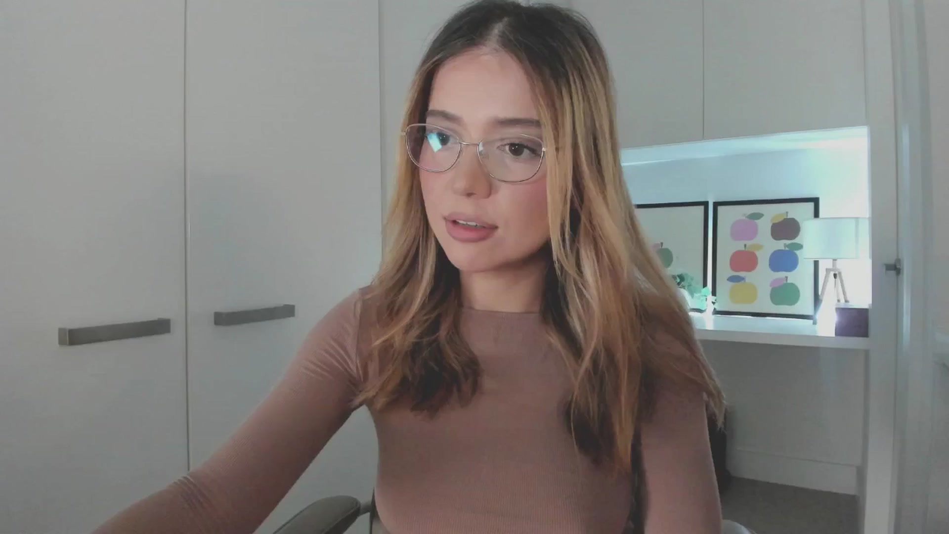 Gallery image thumbnail from cutiee's myfreecams stream on, 10/28/2025, 02:51 image 16 of 20