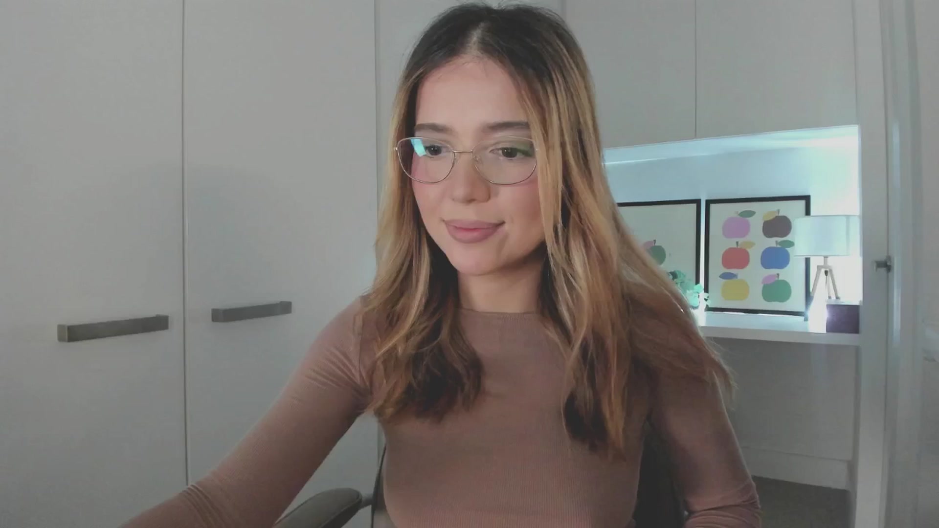 Gallery image thumbnail from cutiee's myfreecams stream on, 10/28/2025, 02:51 image 18 of 20