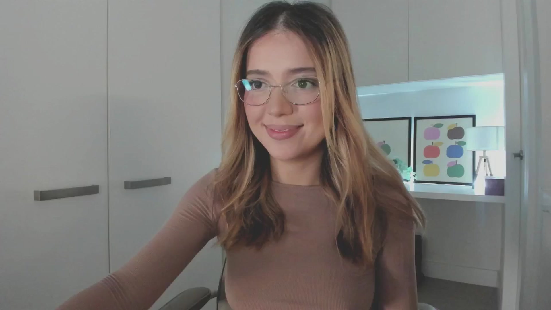 Gallery image thumbnail from cutiee's myfreecams stream on, 10/28/2025, 02:51 image 17 of 20