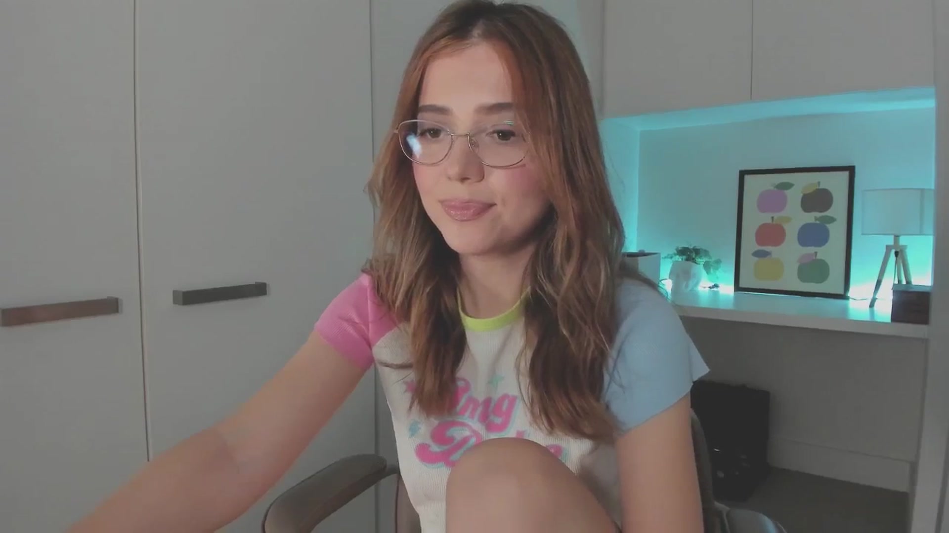 Gallery image thumbnail from cutiee's myfreecams stream on, 11/21/2025, 03:41 image 11 of 20