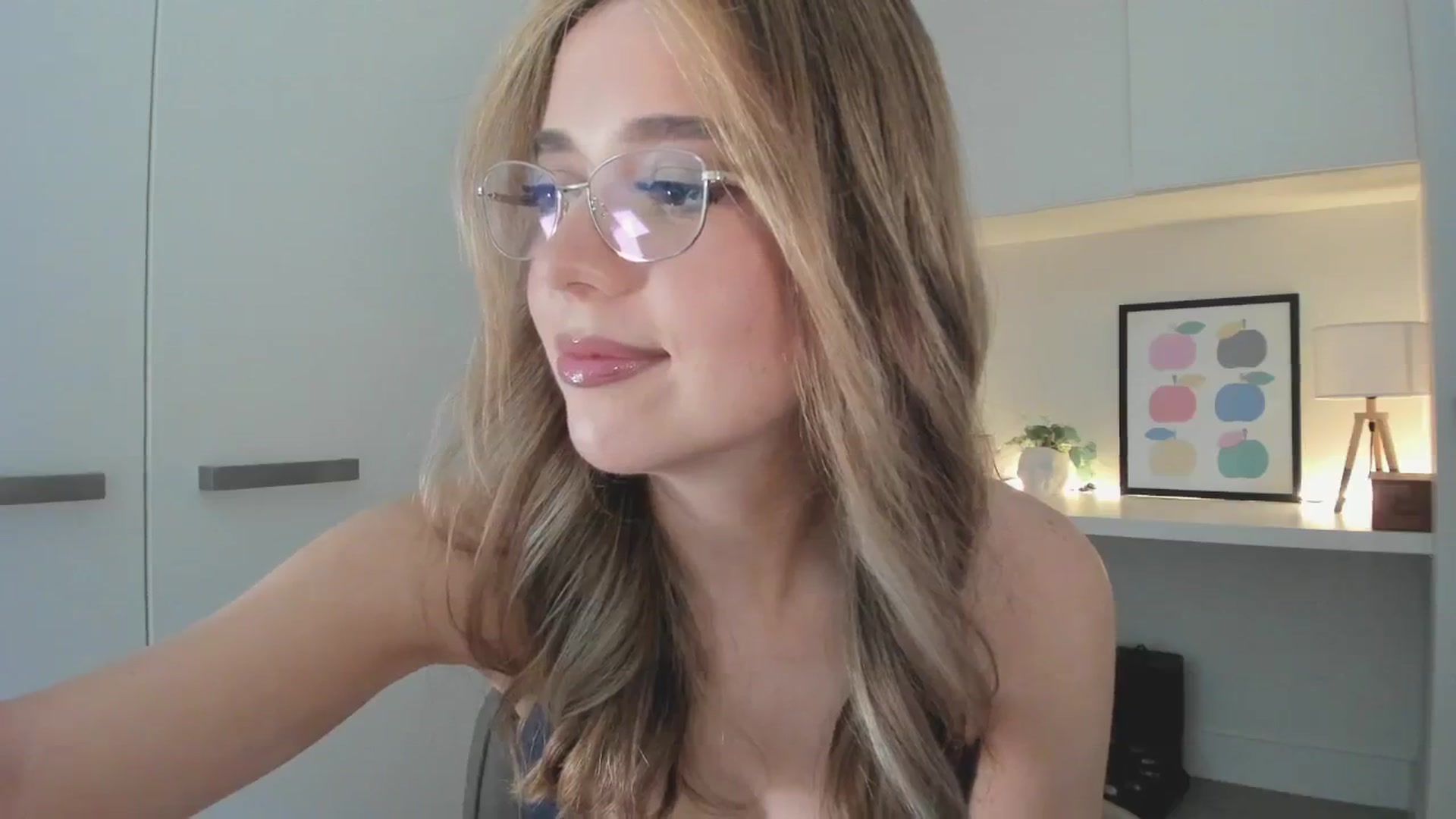 Gallery image thumbnail from cutiee's myfreecams stream on, 12/23/2025, 02:02 image 15 of 20