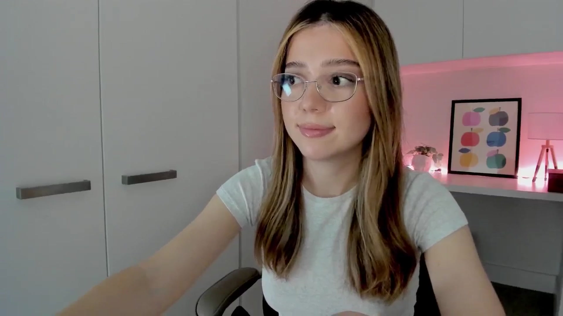 Gallery image thumbnail from cutiee's myfreecams stream on, 01/14/2026, 04:04 image 5 of 20