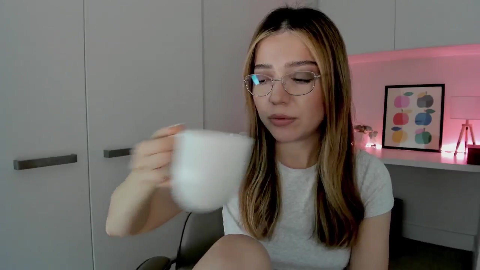 Gallery image thumbnail from cutiee's myfreecams stream on, 01/14/2026, 04:04 image 10 of 20