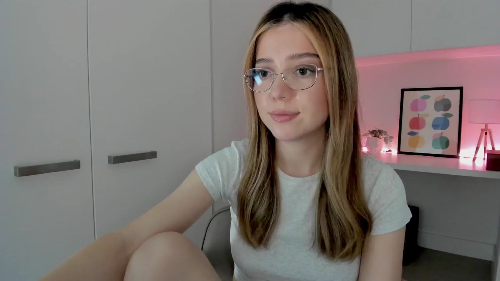 Gallery image thumbnail from cutiee's myfreecams stream on, 01/14/2026, 04:04 image 11 of 20