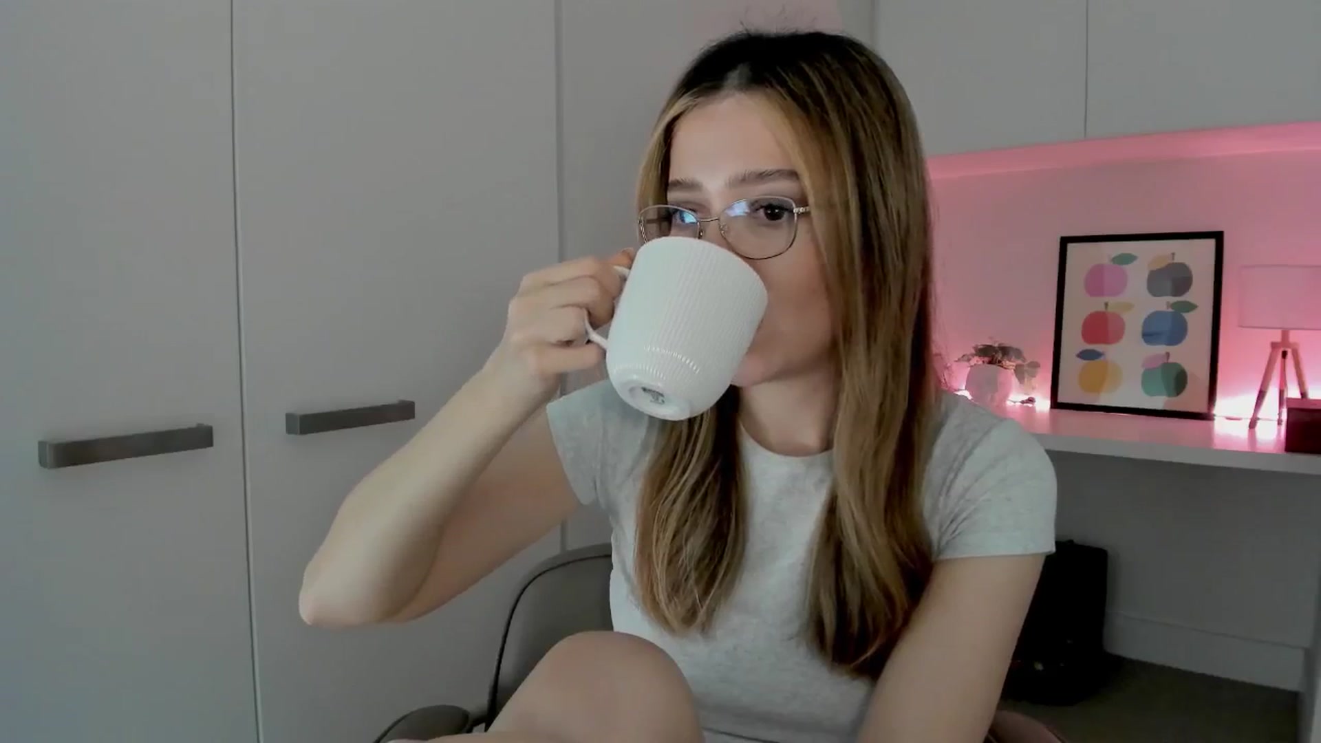 Gallery image thumbnail from cutiee's myfreecams stream on, 01/14/2026, 04:04 image 15 of 20