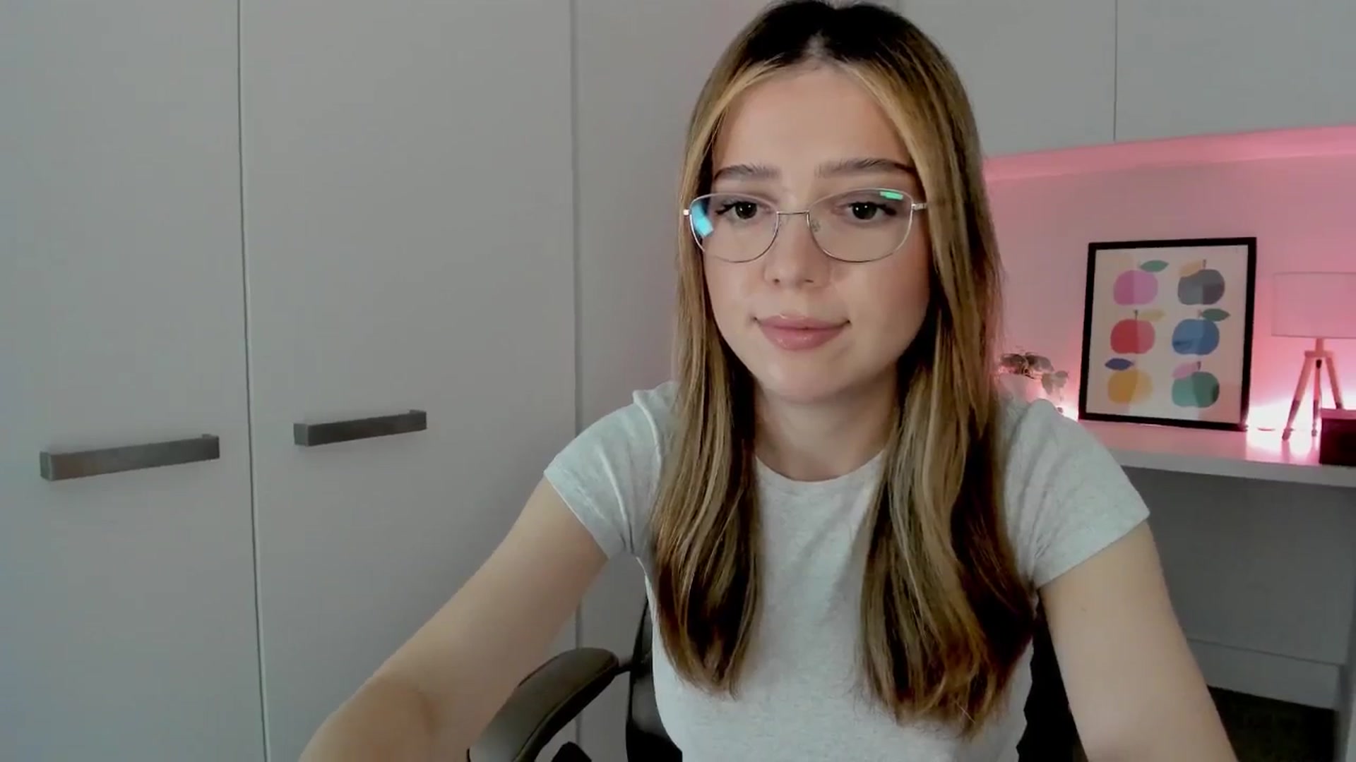 Gallery image thumbnail from cutiee's myfreecams stream on, 01/14/2026, 04:04 image 7 of 20