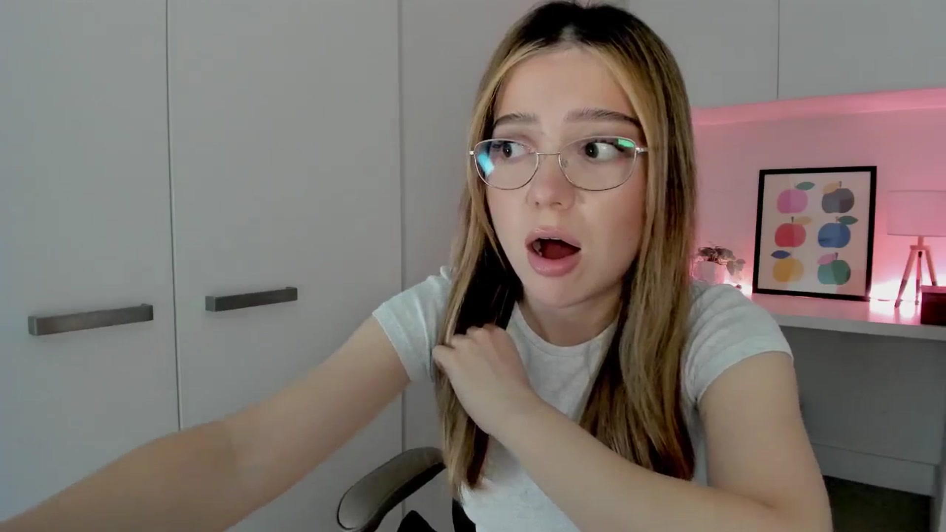 Gallery image thumbnail from cutiee's myfreecams stream on, 01/14/2026, 04:04 image 2 of 20