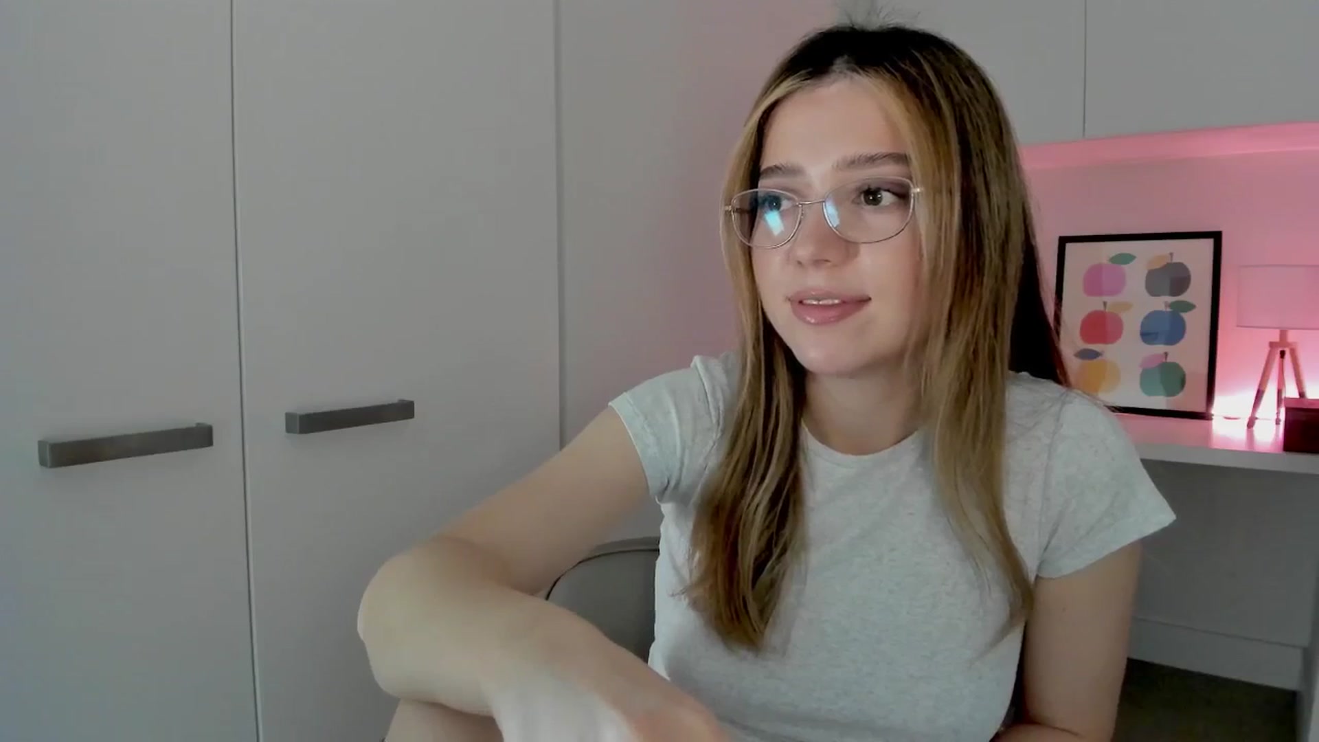 Gallery image thumbnail from cutiee's myfreecams stream on, 01/14/2026, 04:04 image 17 of 20