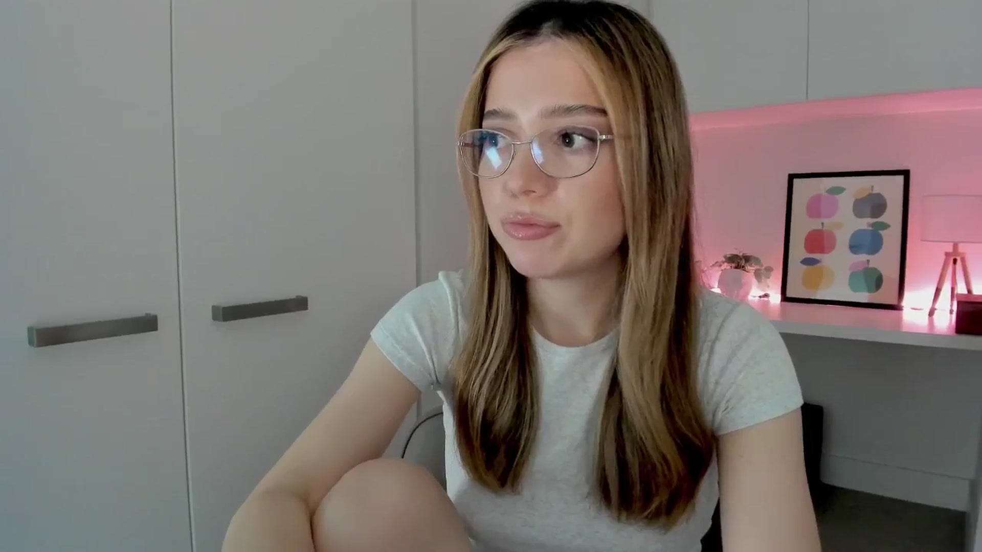 Gallery image thumbnail from cutiee's myfreecams stream on, 01/14/2026, 04:04 image 9 of 20