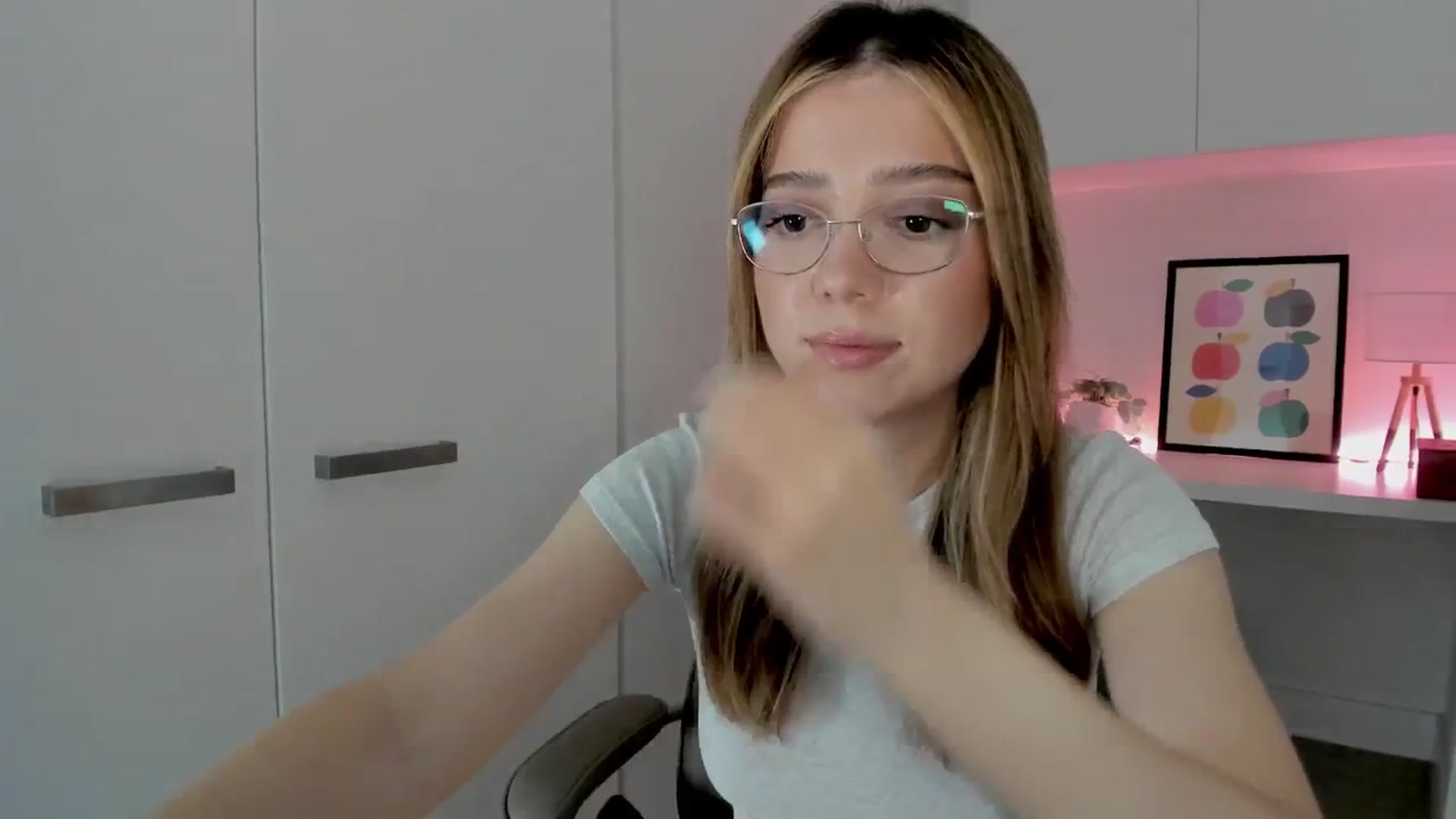 Gallery image thumbnail from cutiee's myfreecams stream on, 01/14/2026, 04:04 image 6 of 20